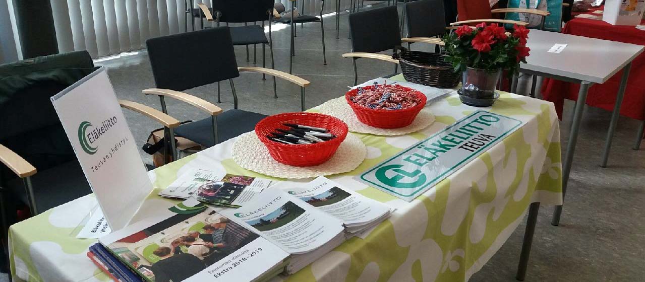 Esittelypöytä