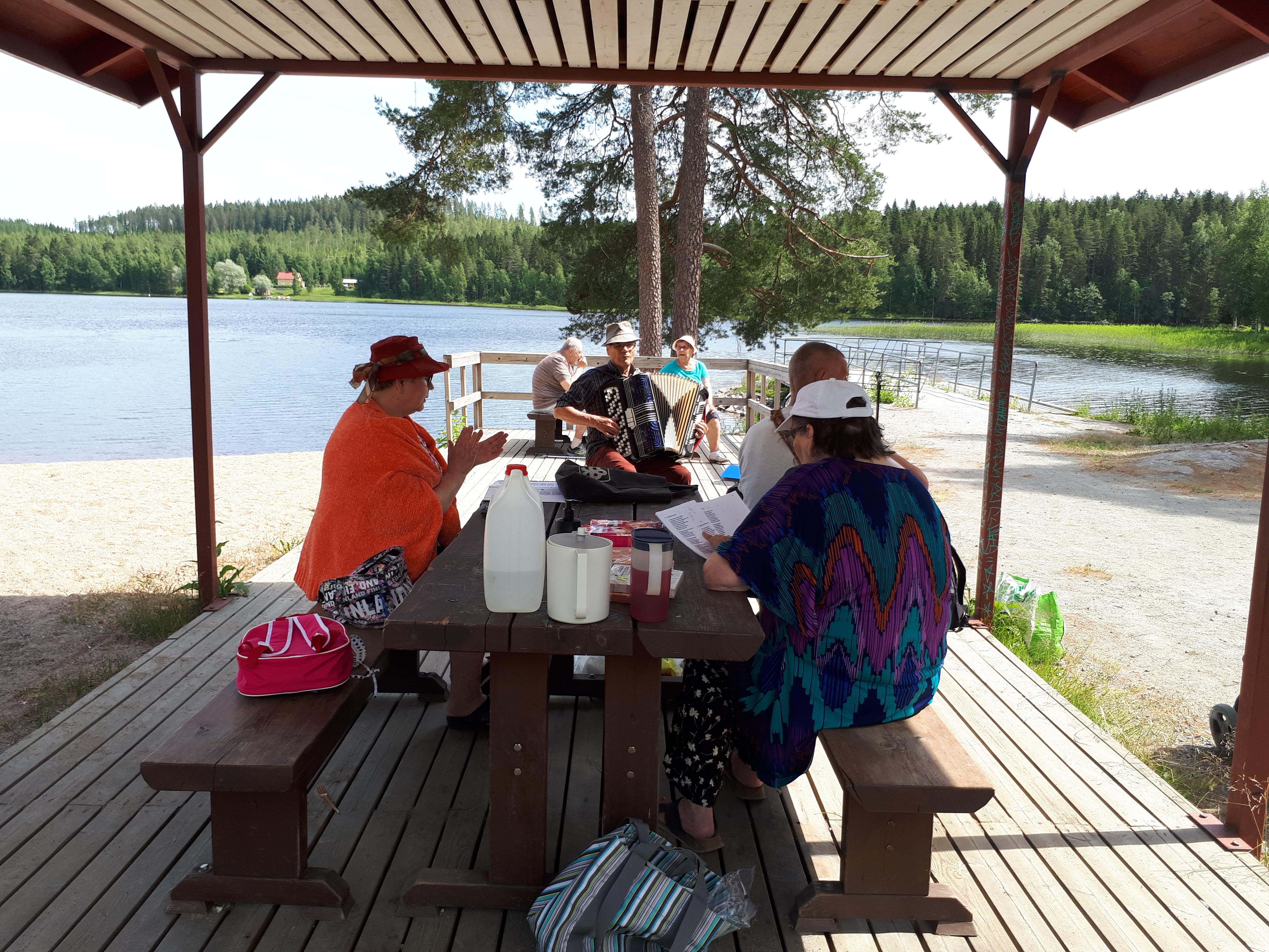 Kesäpäivä Kurkisaaressa