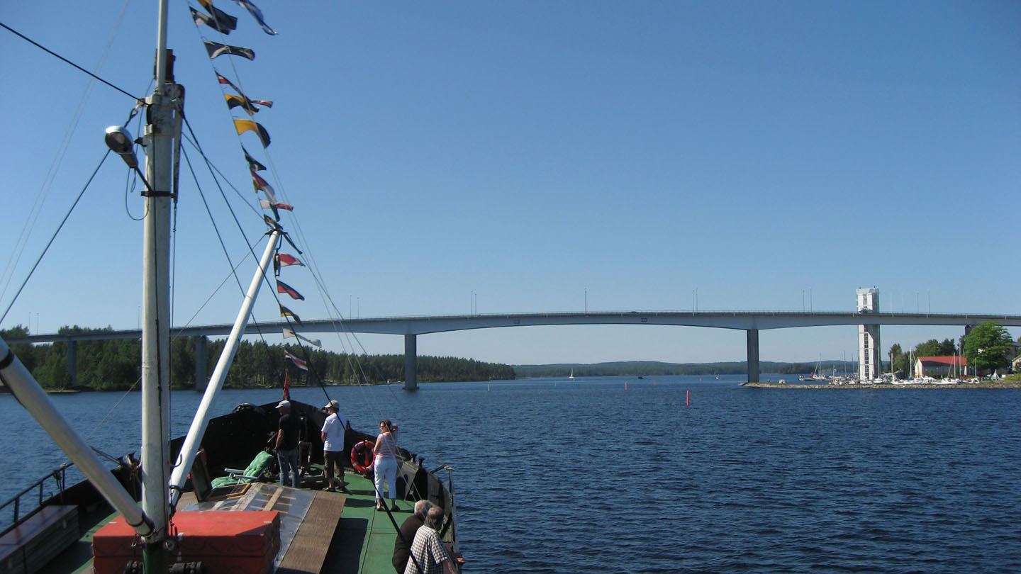 Puumalansalmen silta vesiltä