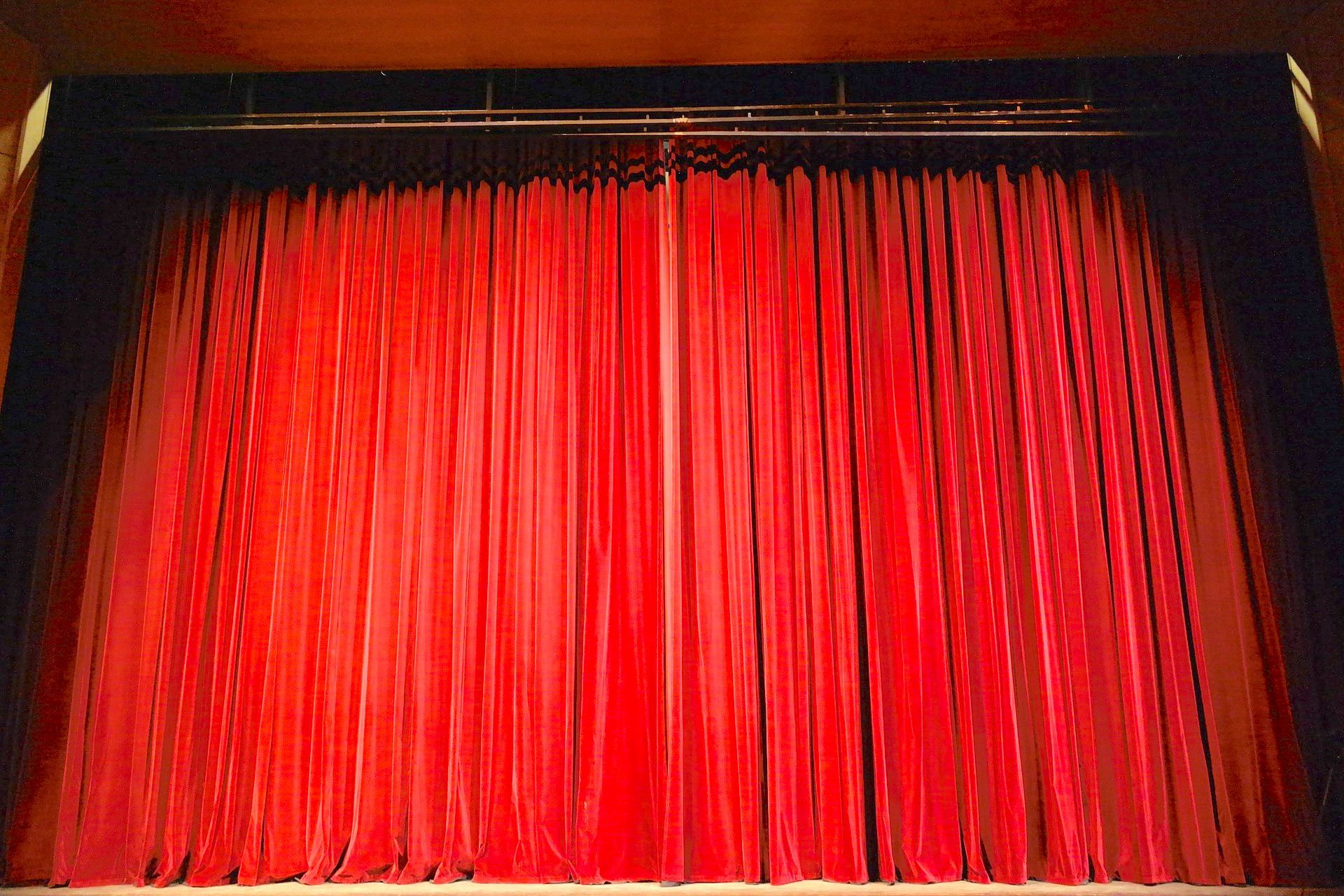 Teatteriverho punainen
