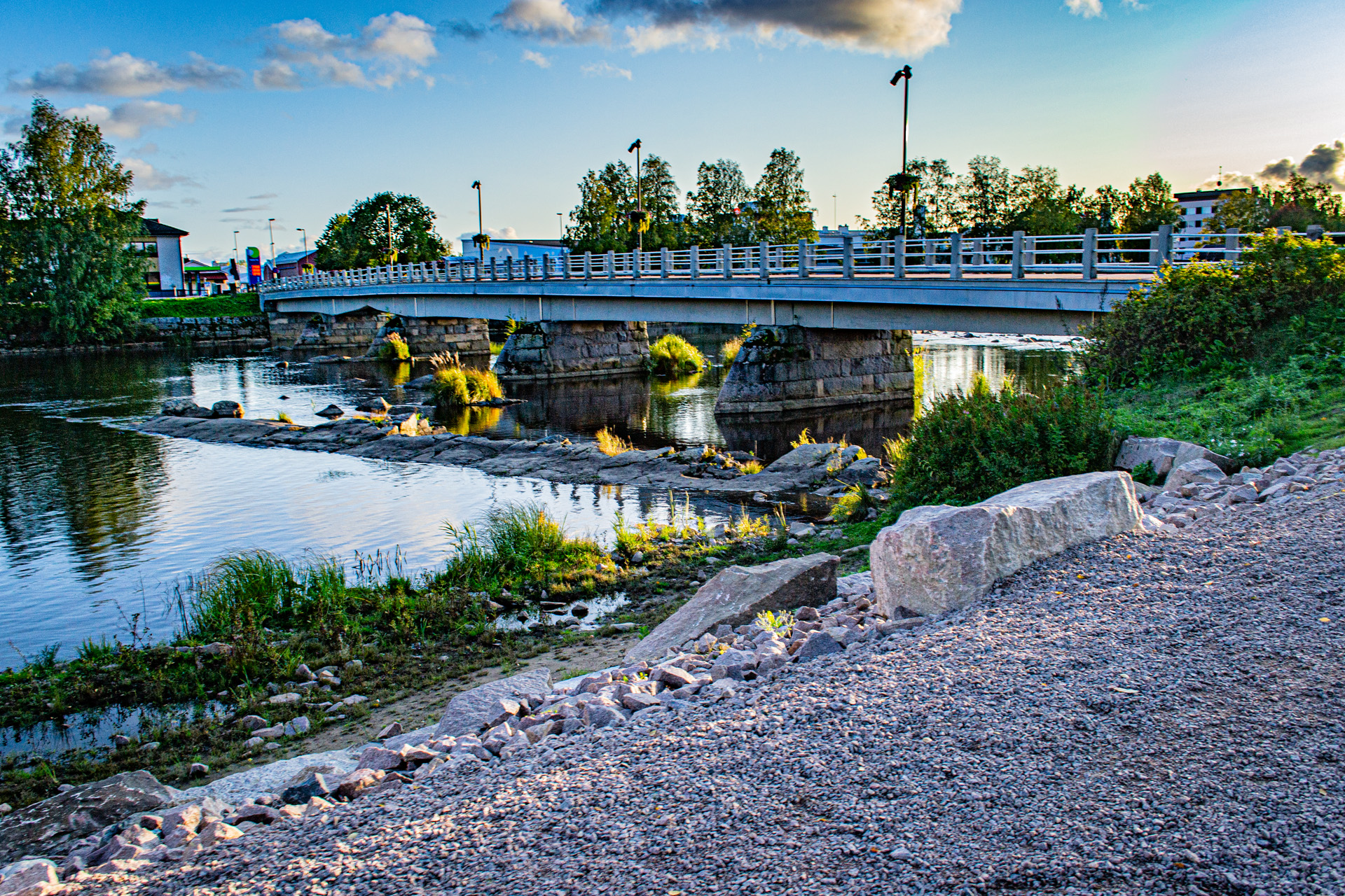 Ylivieskan silta kesällä kuvattuna