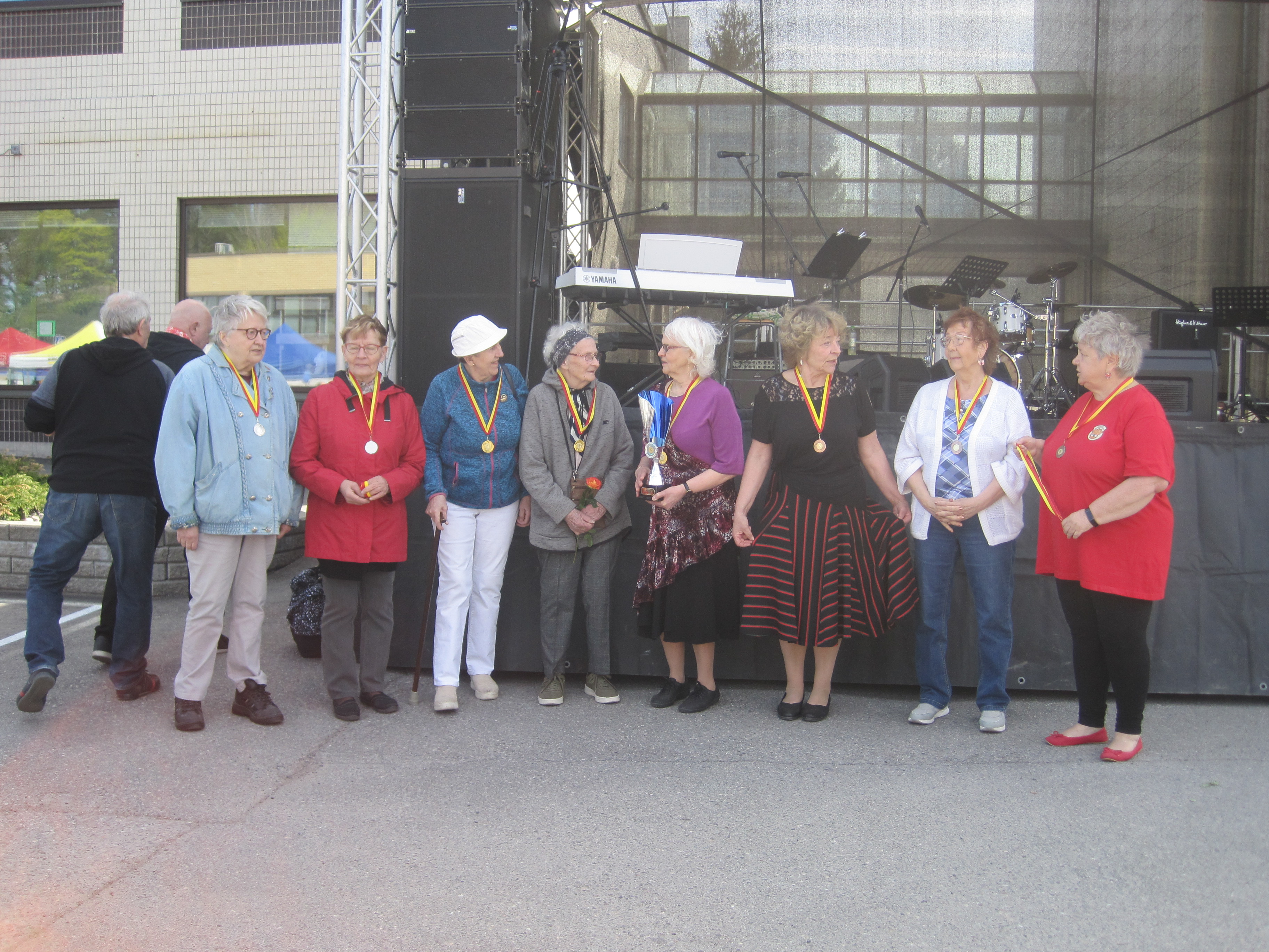 21.5.2022. Piikiö Päivän kisan naisten joukkueet.