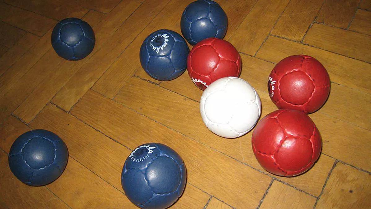 Bocciapallot lattialla
