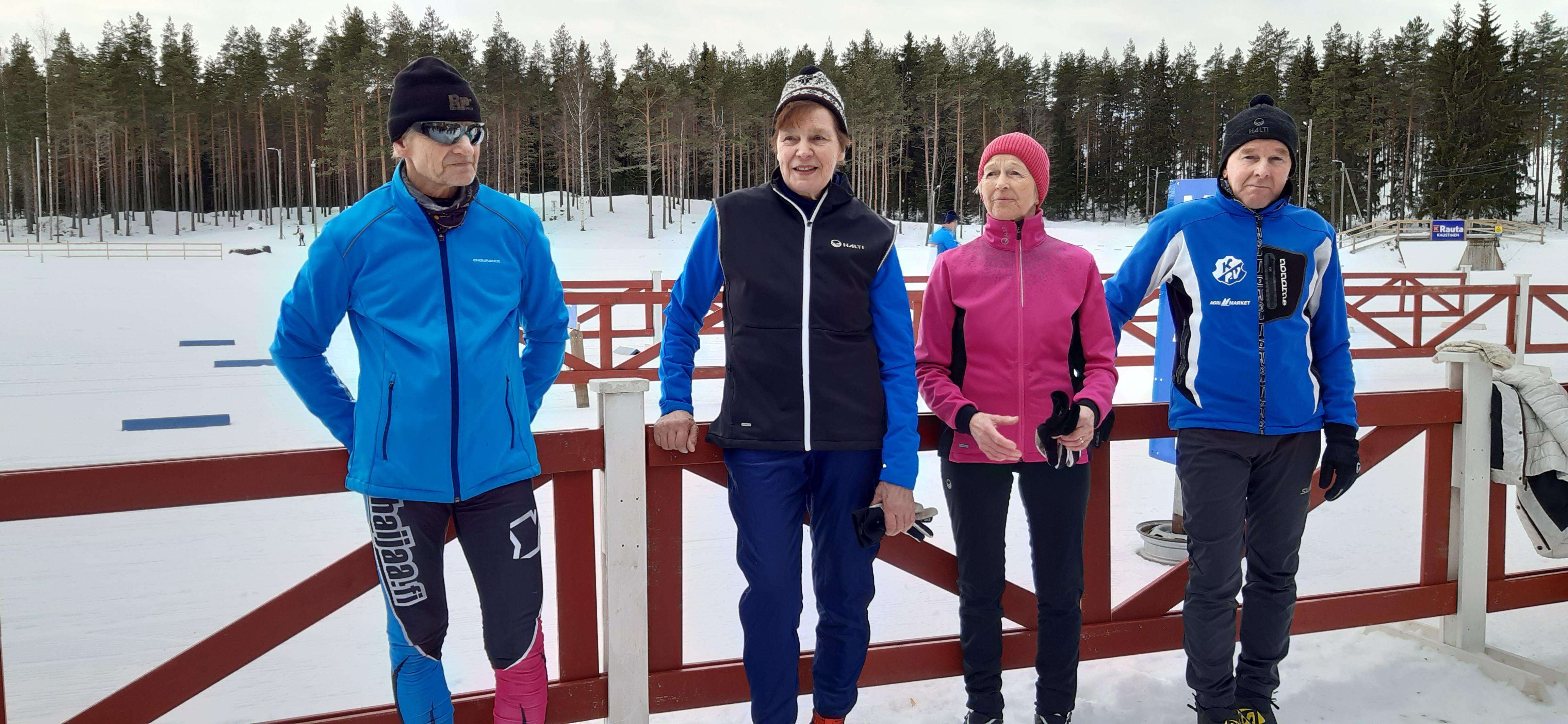 Kaustisen voittajajoukkue: Mikko Kinnunen, Ingvor Viiperi, Helinä Virkkala ja Tauno Pajukangas