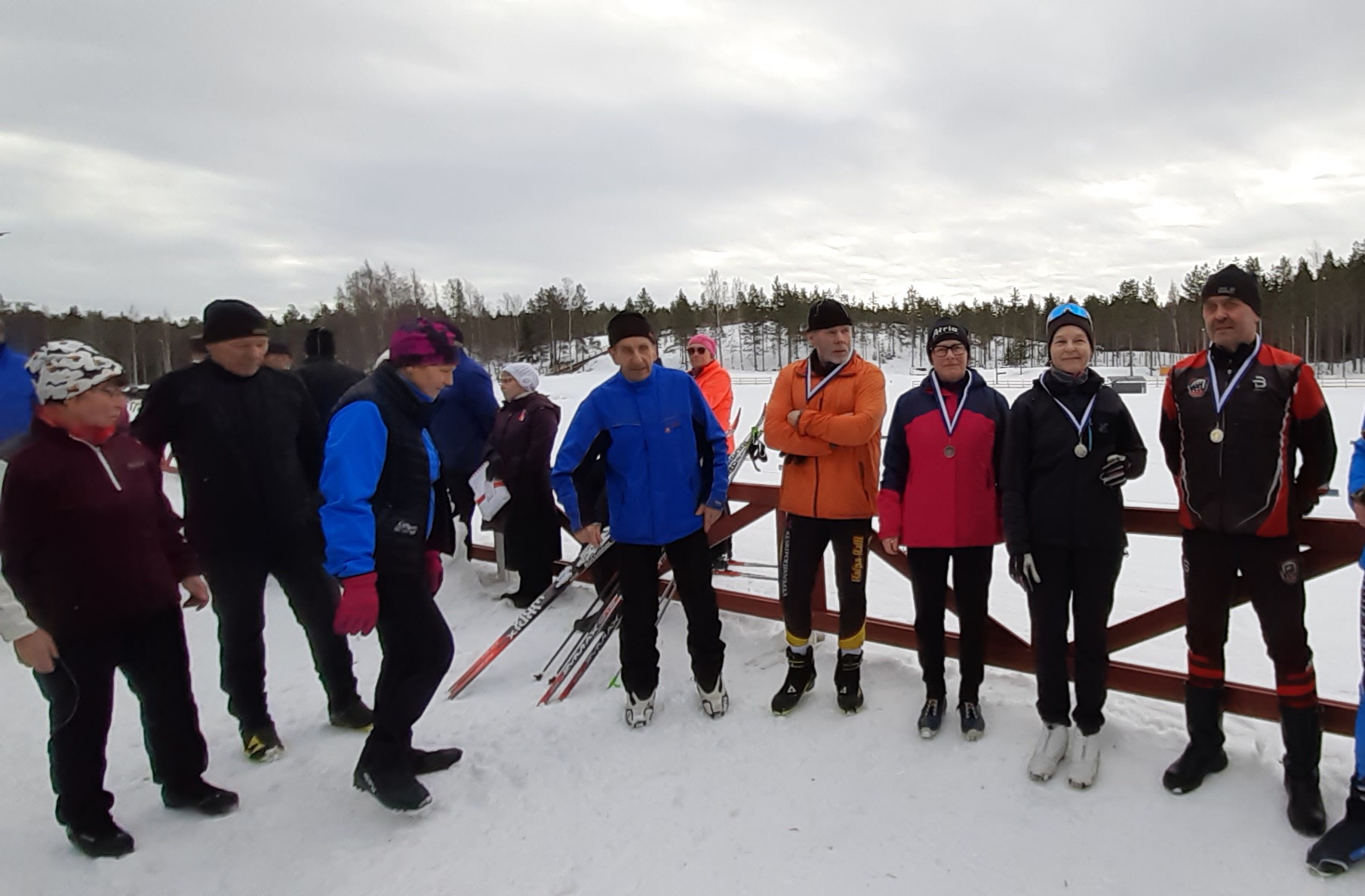 ...mitalit kaulassa ja vielä pronssijoukkue mukaan