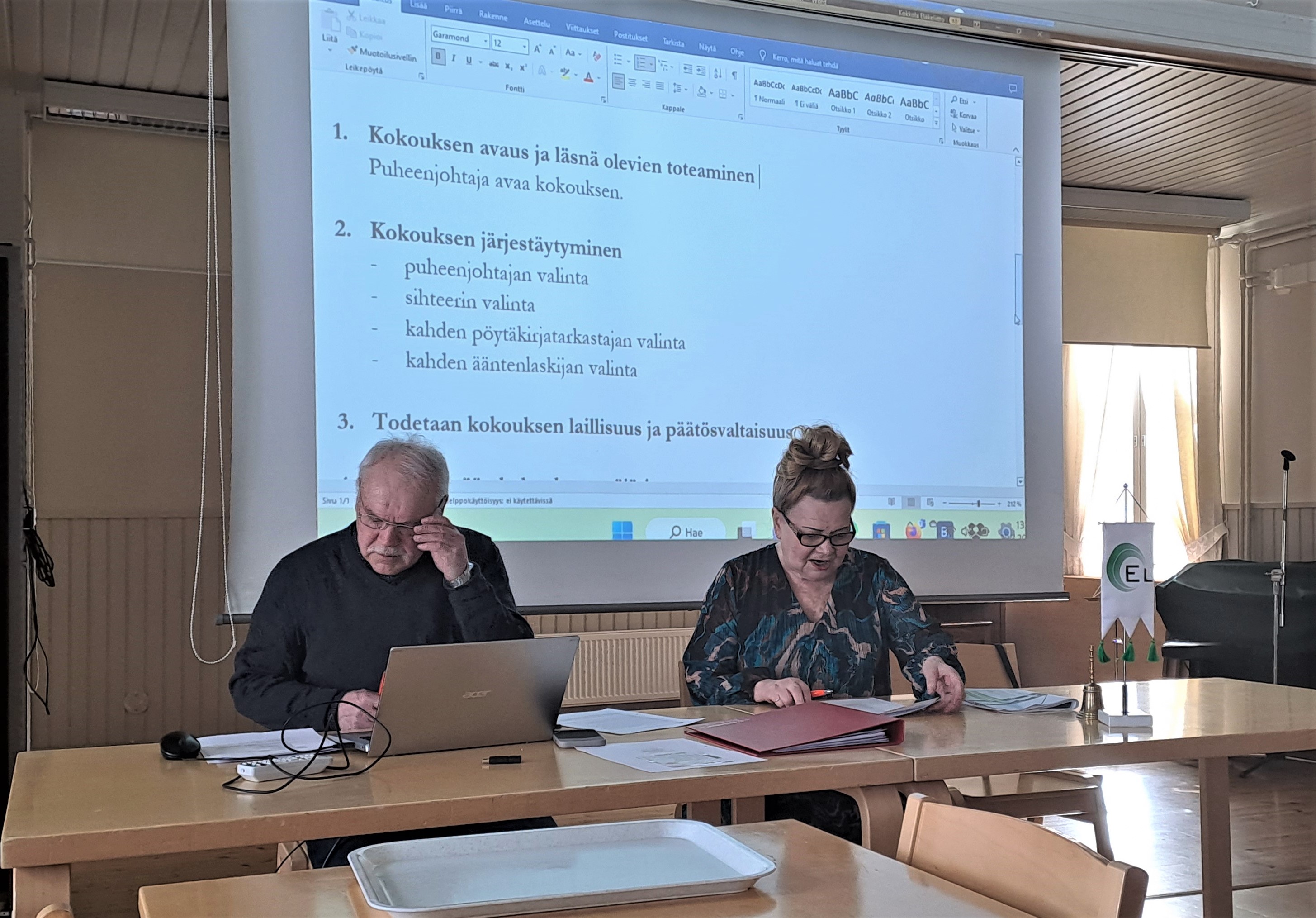 Kokous järjestäytyy: sihteerinä Seppo Lamminen ja puheenjohtajana Taina Alanko