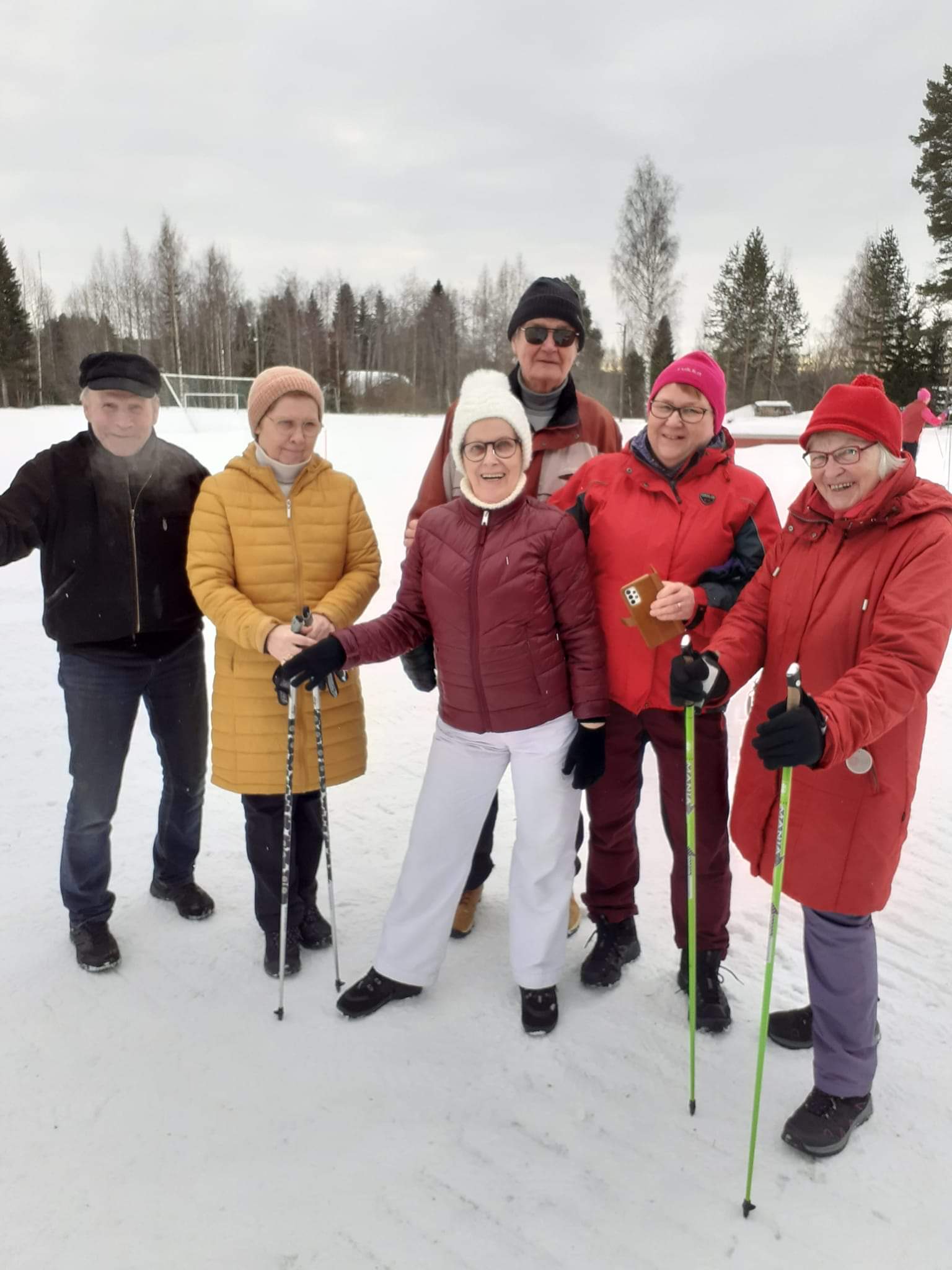 ...ja sauvakävellen - kansallista hiihtopäivää vietettiin Pielavedellä iloisissa merkeissä!