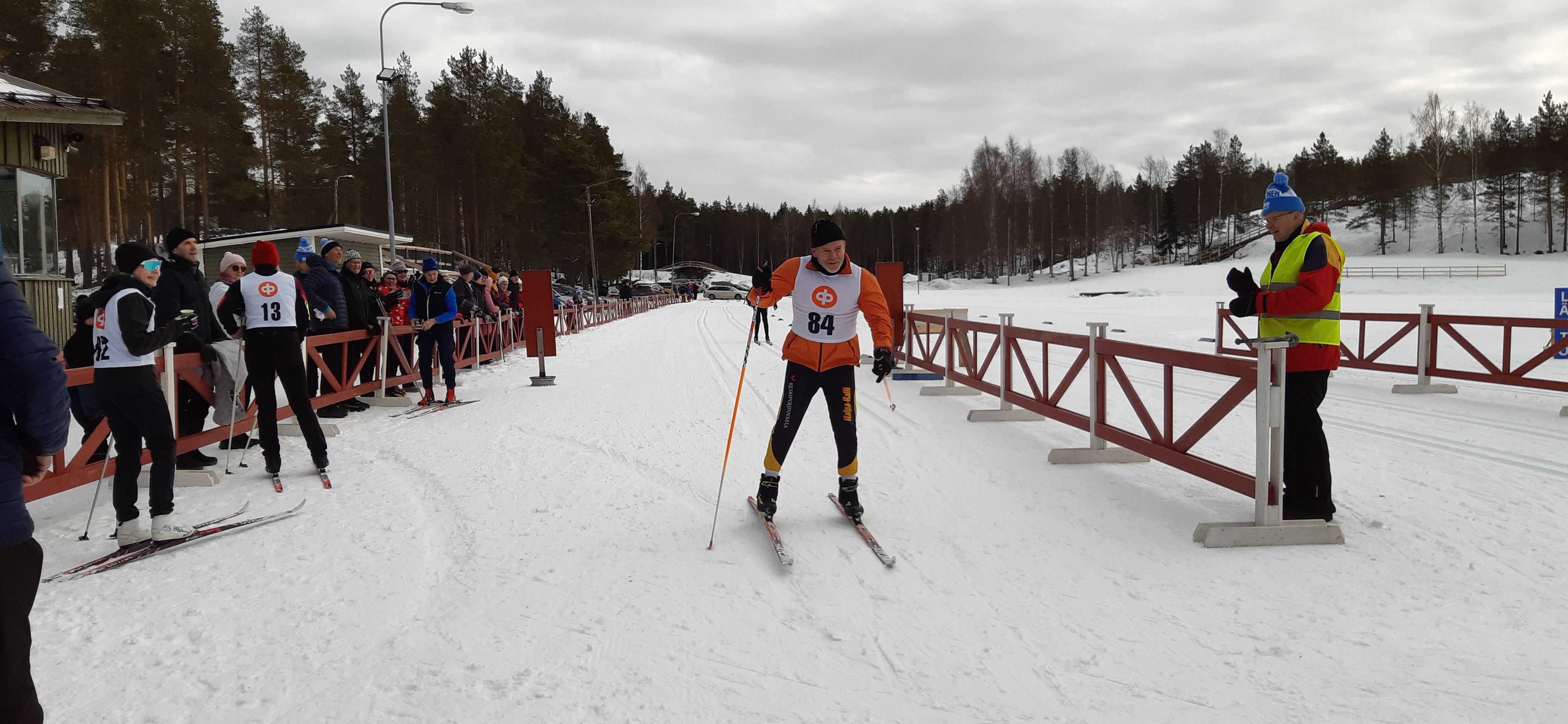 Pauli tuo Vetelin joukkueen kakkosena maaliin