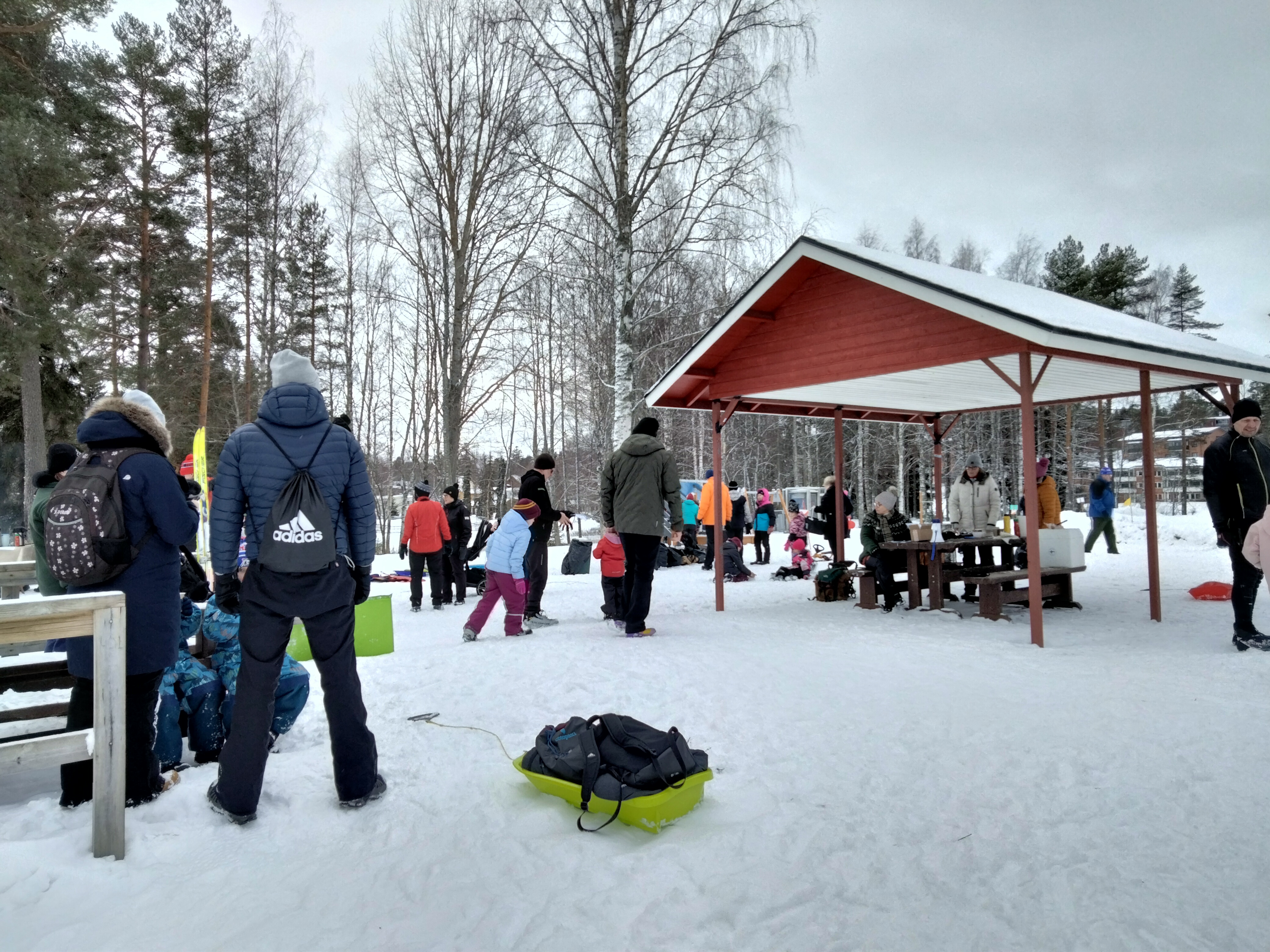 Kokonaisuudessaan pienellä vaivalla ja hyvällä talkooporukalla aikaansaatu upea ulkoiluhetki kaiken ikäisille. Kyllä meidän yhdistyksen Pauli Nokelainen osaa!