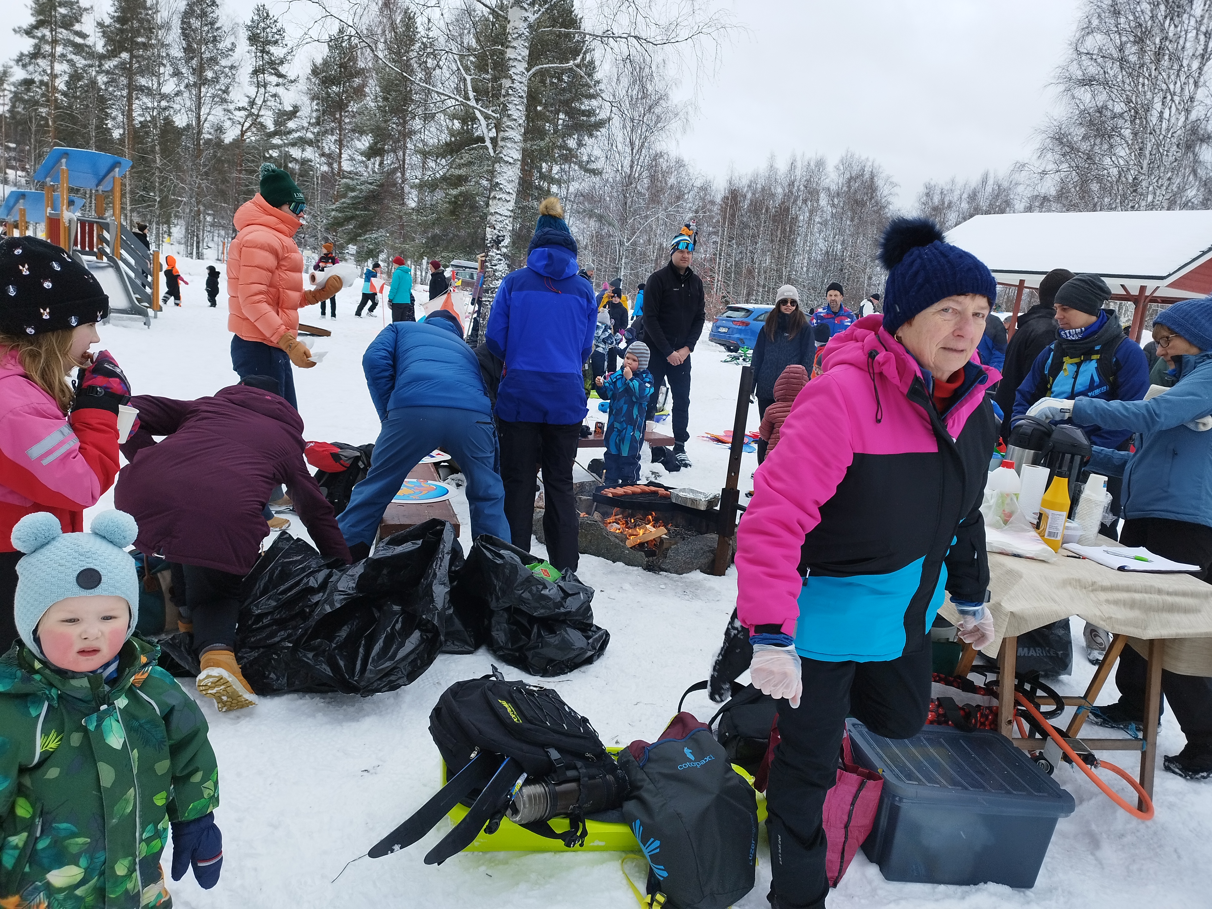 Keuruulla vietettiin tapahtumaa varsin mukavassa säässä. Paikalla kävi noin 300 henkilöä ja hiihtokilometrejä tuli 1175.