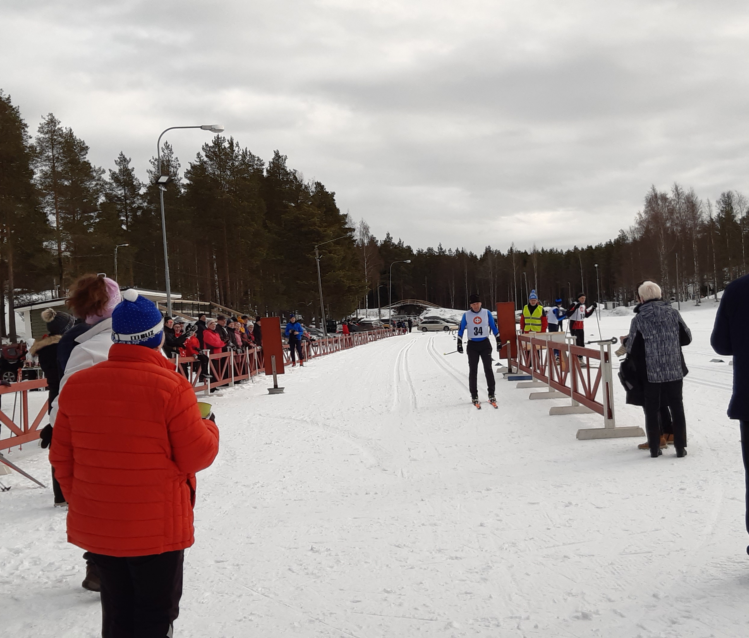 Kaustinen voittajana maaliin