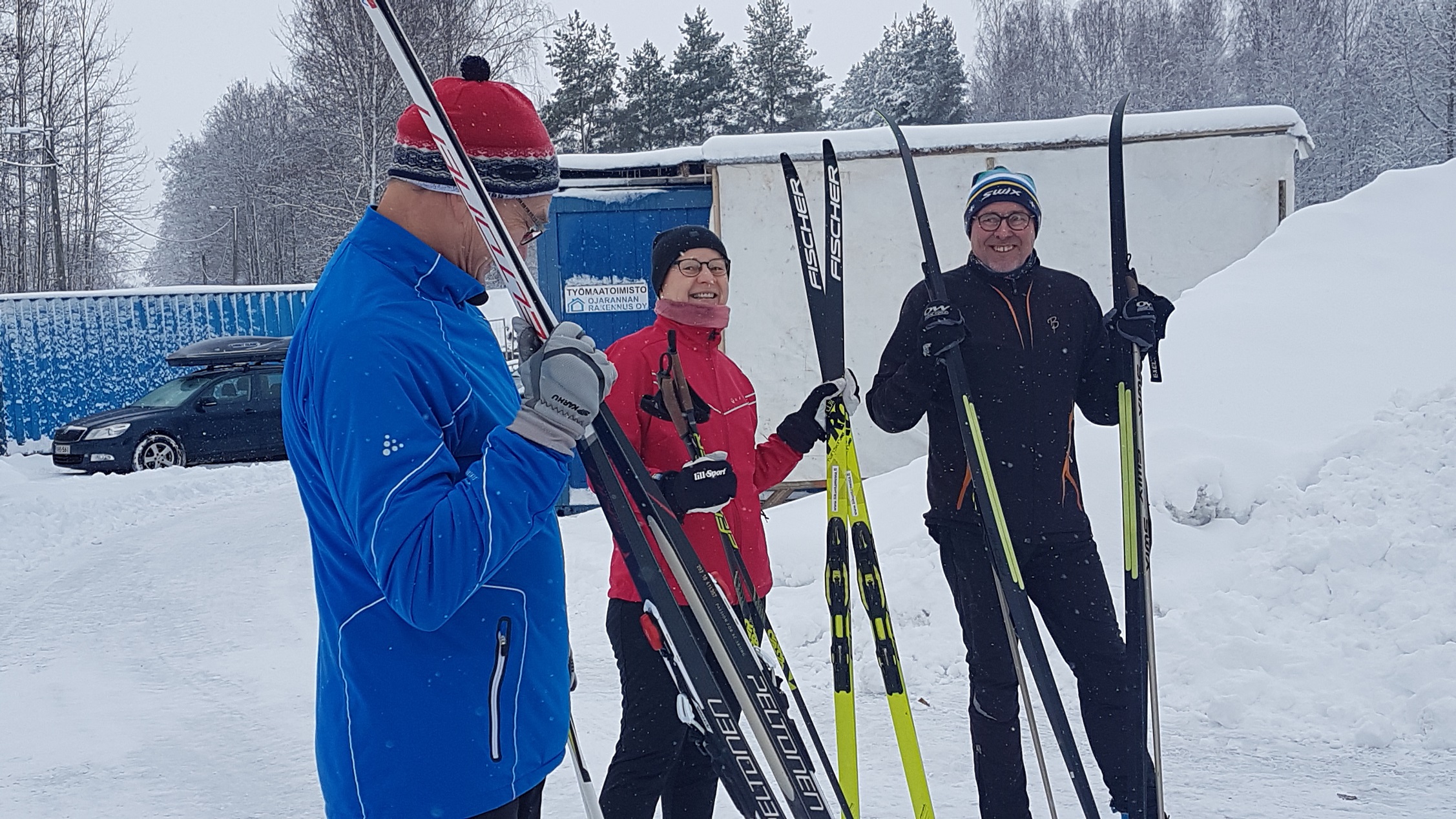 Lopen yhdistyksessä kansallista hiihtopäivää vietettiin tietysti suksilla. Hiihto on hauskaa, lunta on satanut yöllä reippaasti ja keli lähentelee nollaa. Siinä haasteita?