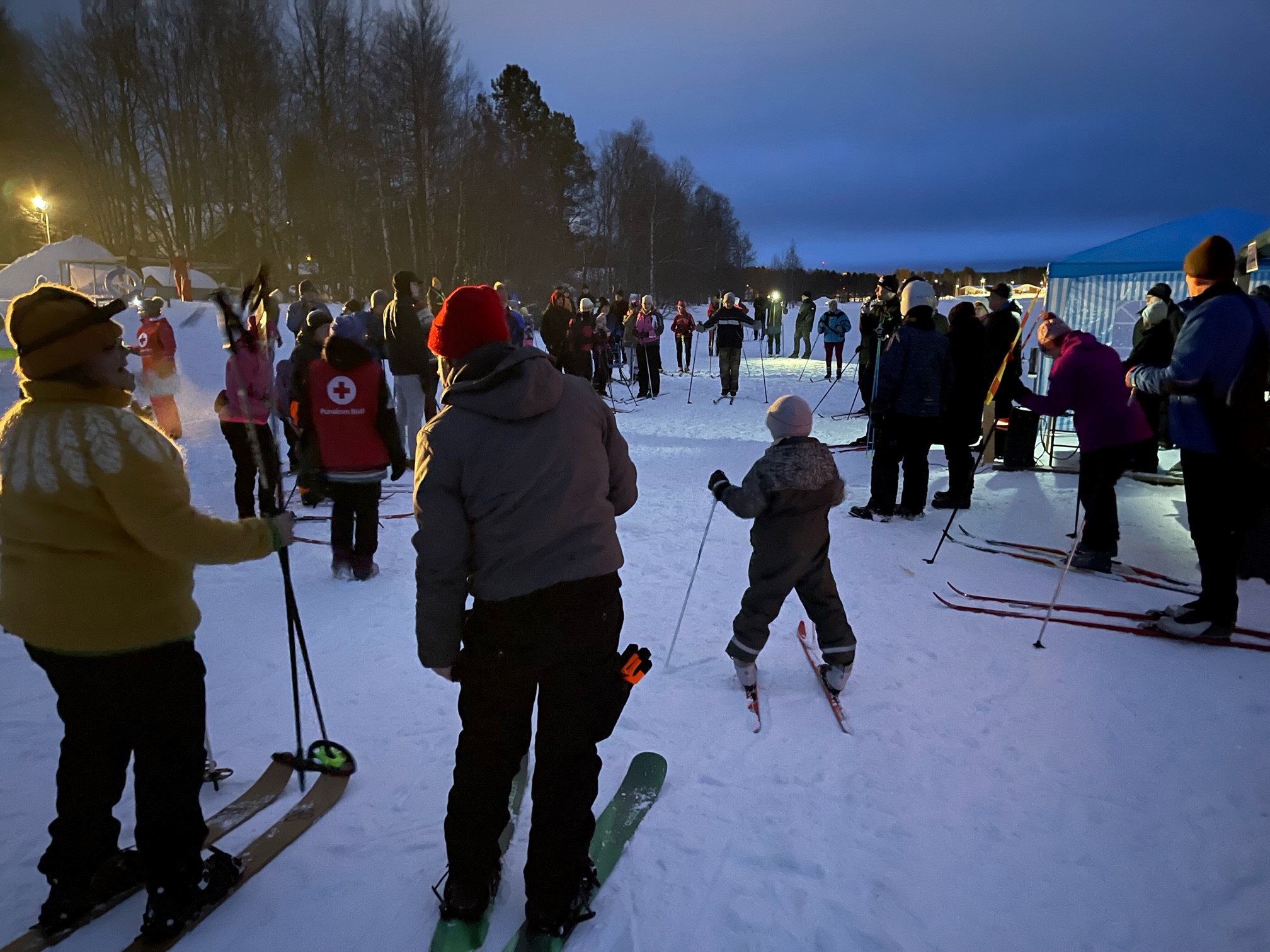 Tapahtumaan osallistui 100 hiihtäjää, 20 talkoolaista ja kymmenkunta muuta ulkoilijaa. Posion yhdistyksen liikuntavastaavat Ulla-Maija Ahvensalmi ja Eija Kiviniemi pitivät lämmittelyjumpan hiihtäjille.