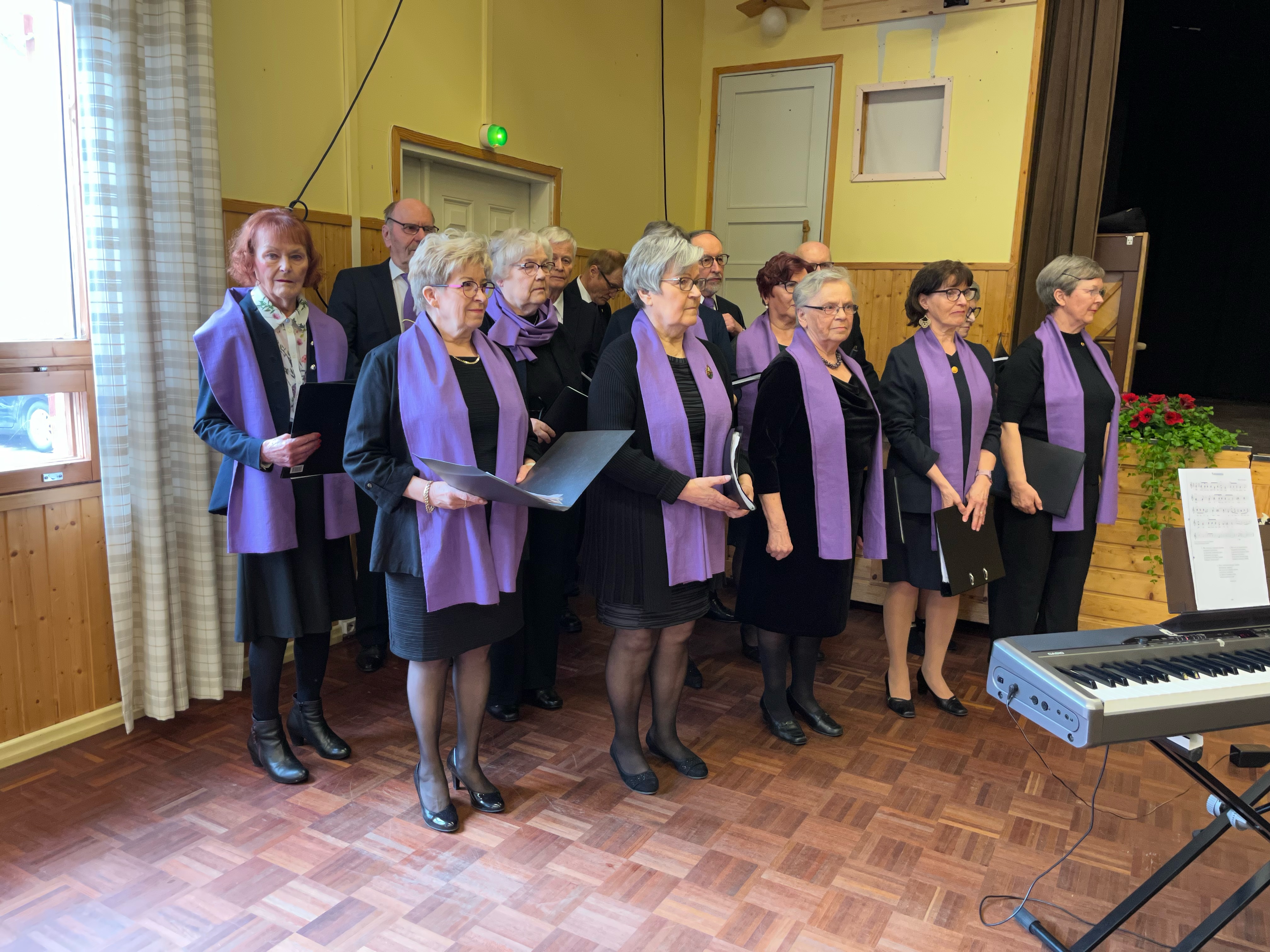 Elosvengi kuoro huolehti musiikista