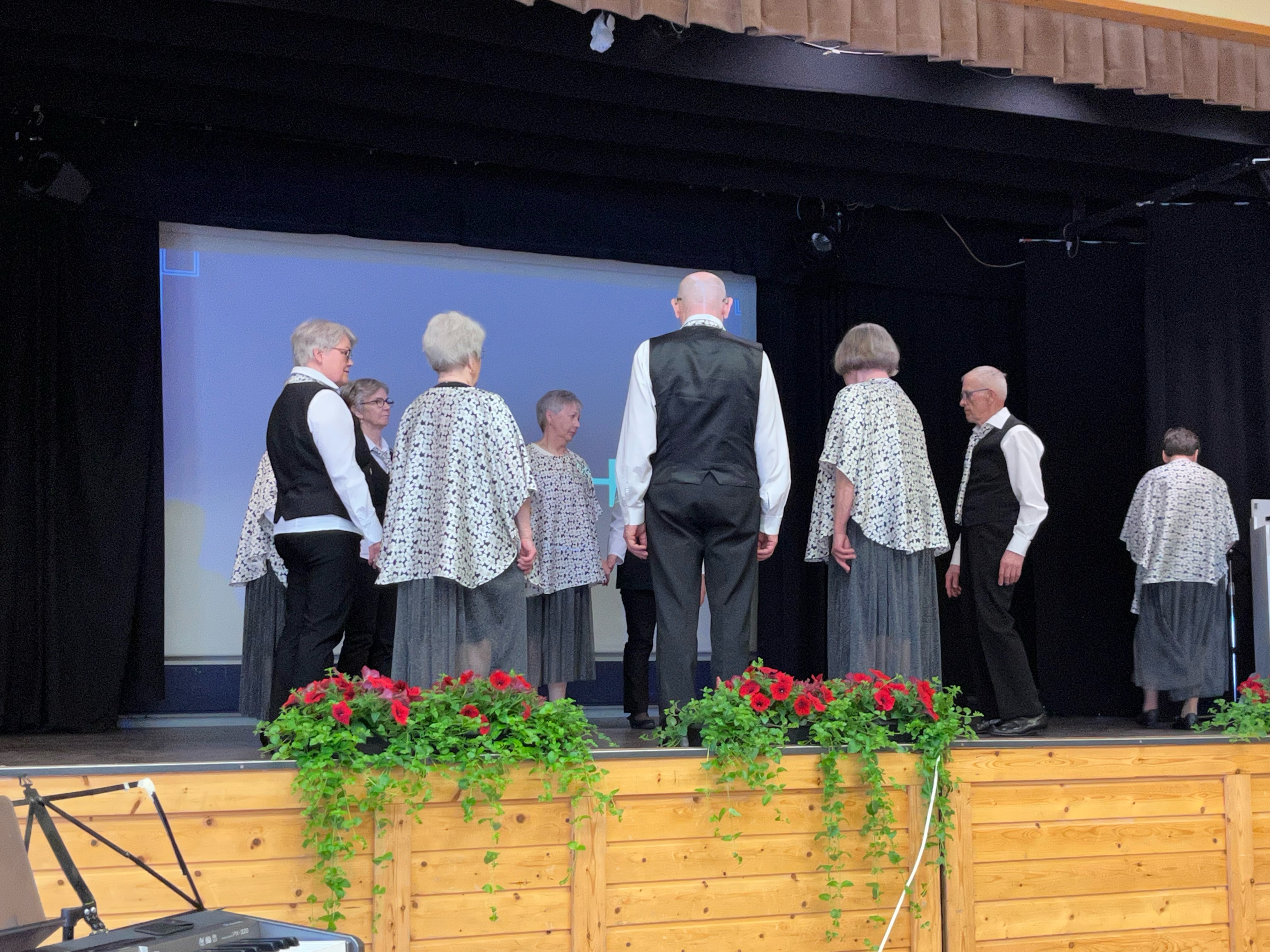 Senioritanssijoiden esitys