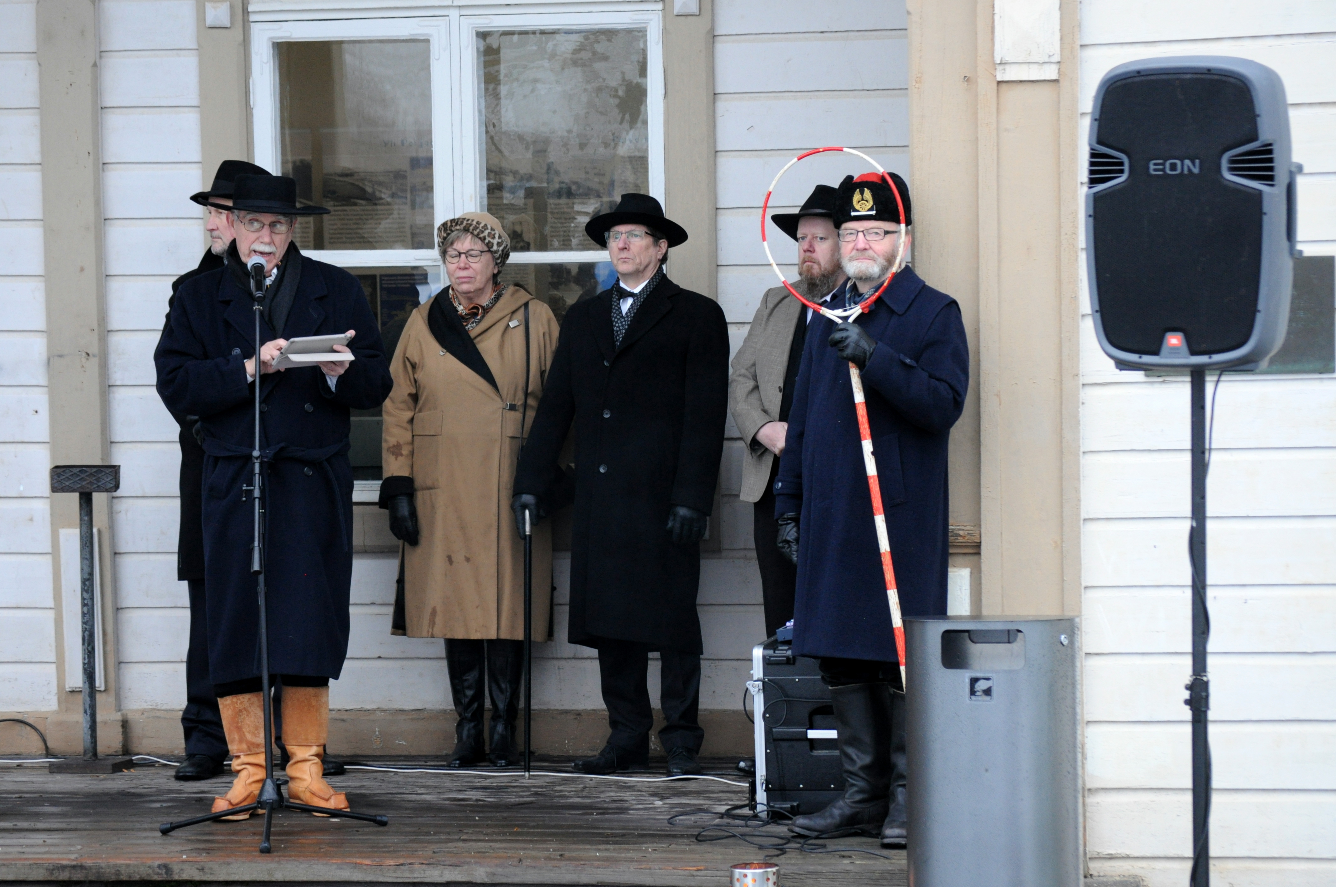 Kuva vuodelta 2017 Kannuksen asemalla Tässä "näytelmän" henkilöhahmoja joista Juha Tainio kertoi. Kannuksen entisajan "merkkihenkiöitä"