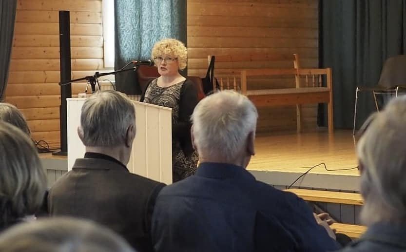 Kaustisen kunnanjohtaja Minna Nikander kertoi oman tarinansa.