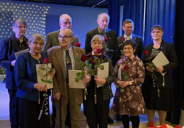 Juhlassa ansiomerkein palkitut