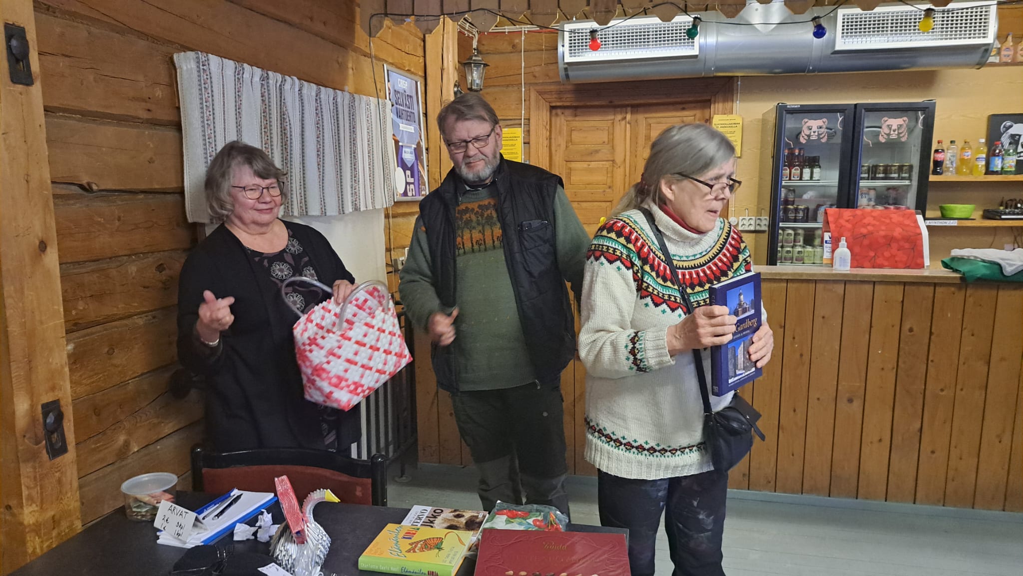 Oili Ollikainen ja Reijo Lähteenmäki arvonta puuhissa!