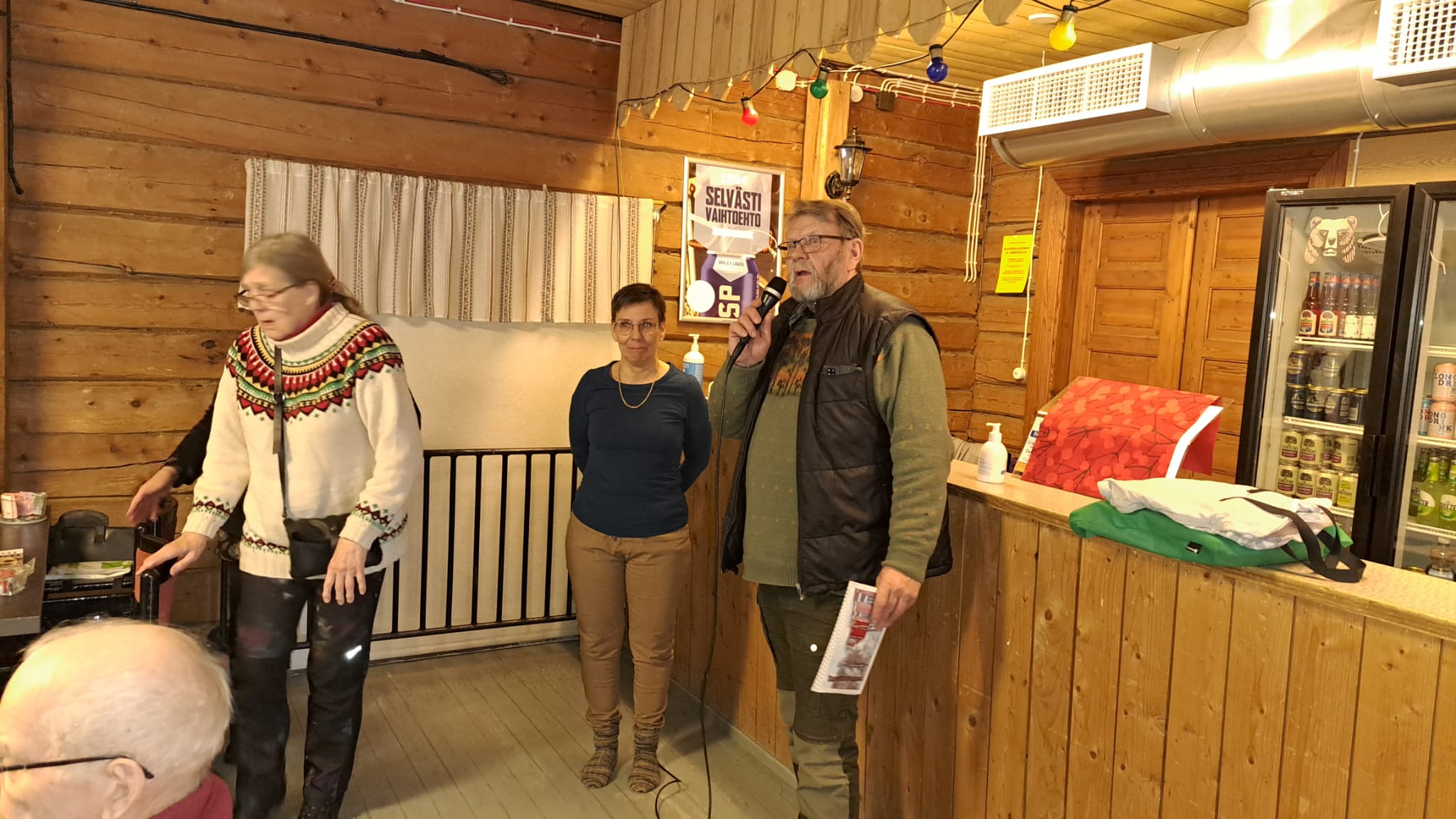 Puheenjohtajamme Reijo Lähteenmäki toivotti Riitta Valon ja yleisön tervetulleeksi.