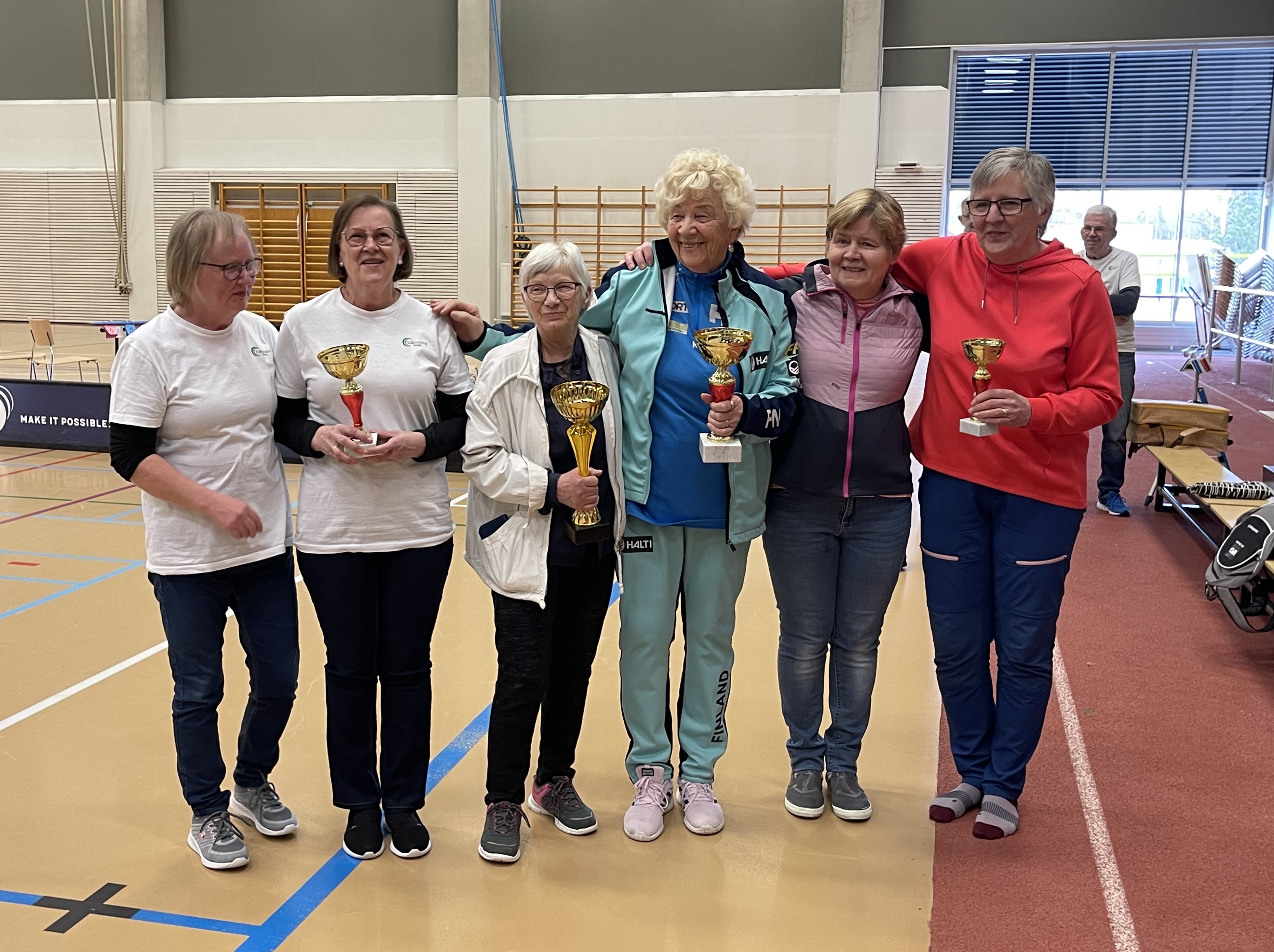Naisten voittajat kuvassa
