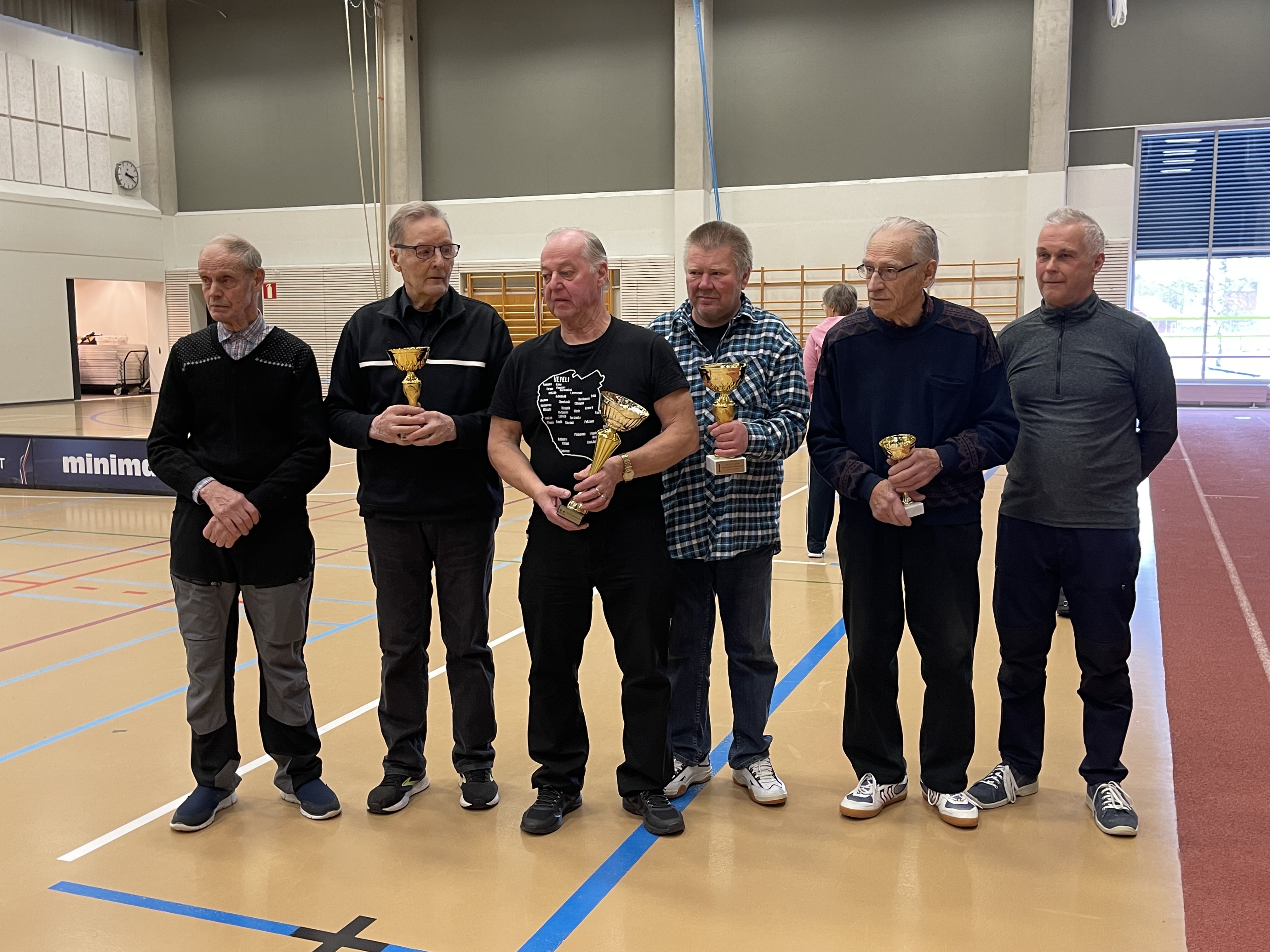 Miesten voittajat kuvassa