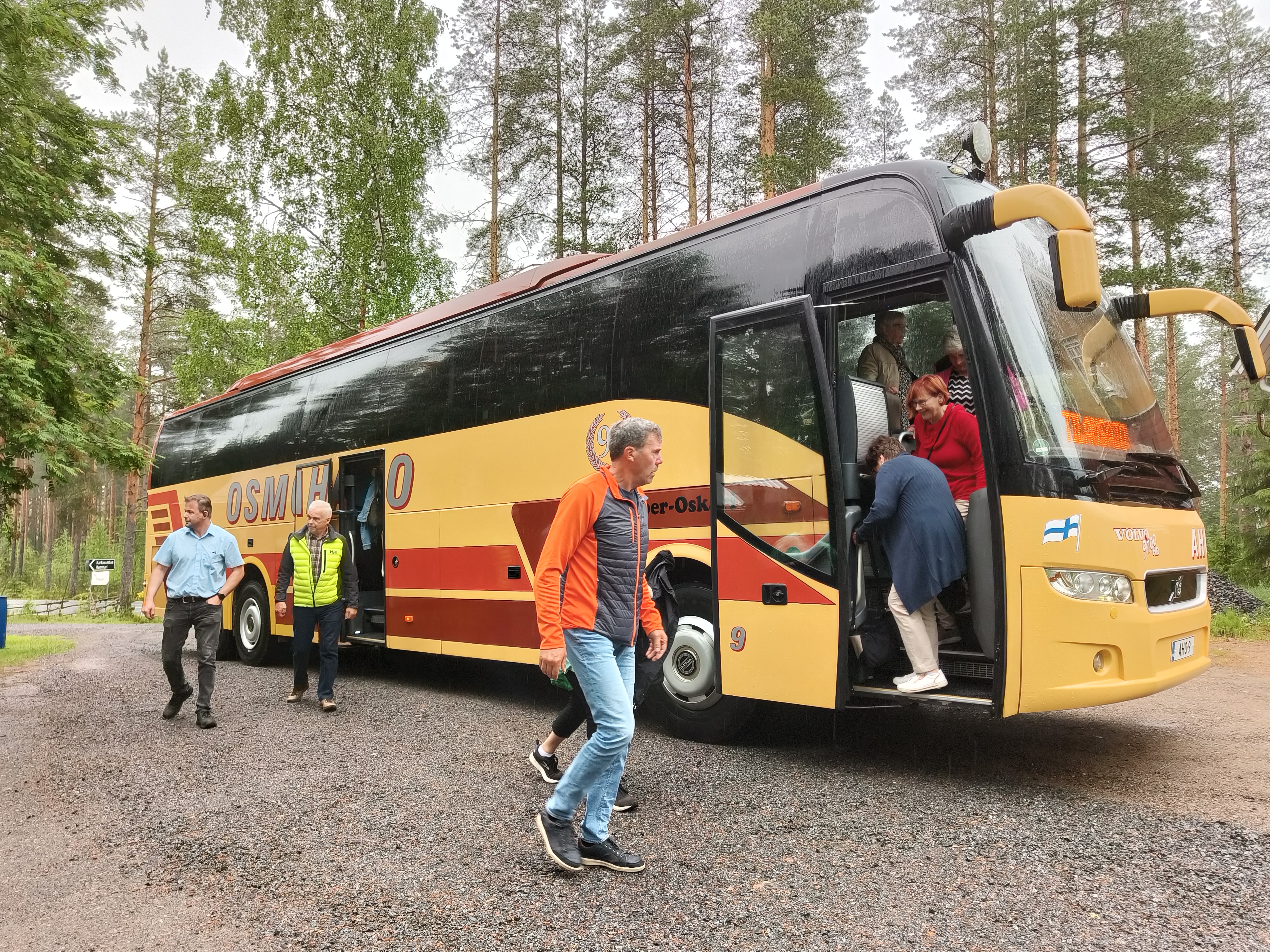 Ahon bussilla matkattiin ja kuskina oli Jarmo Koski