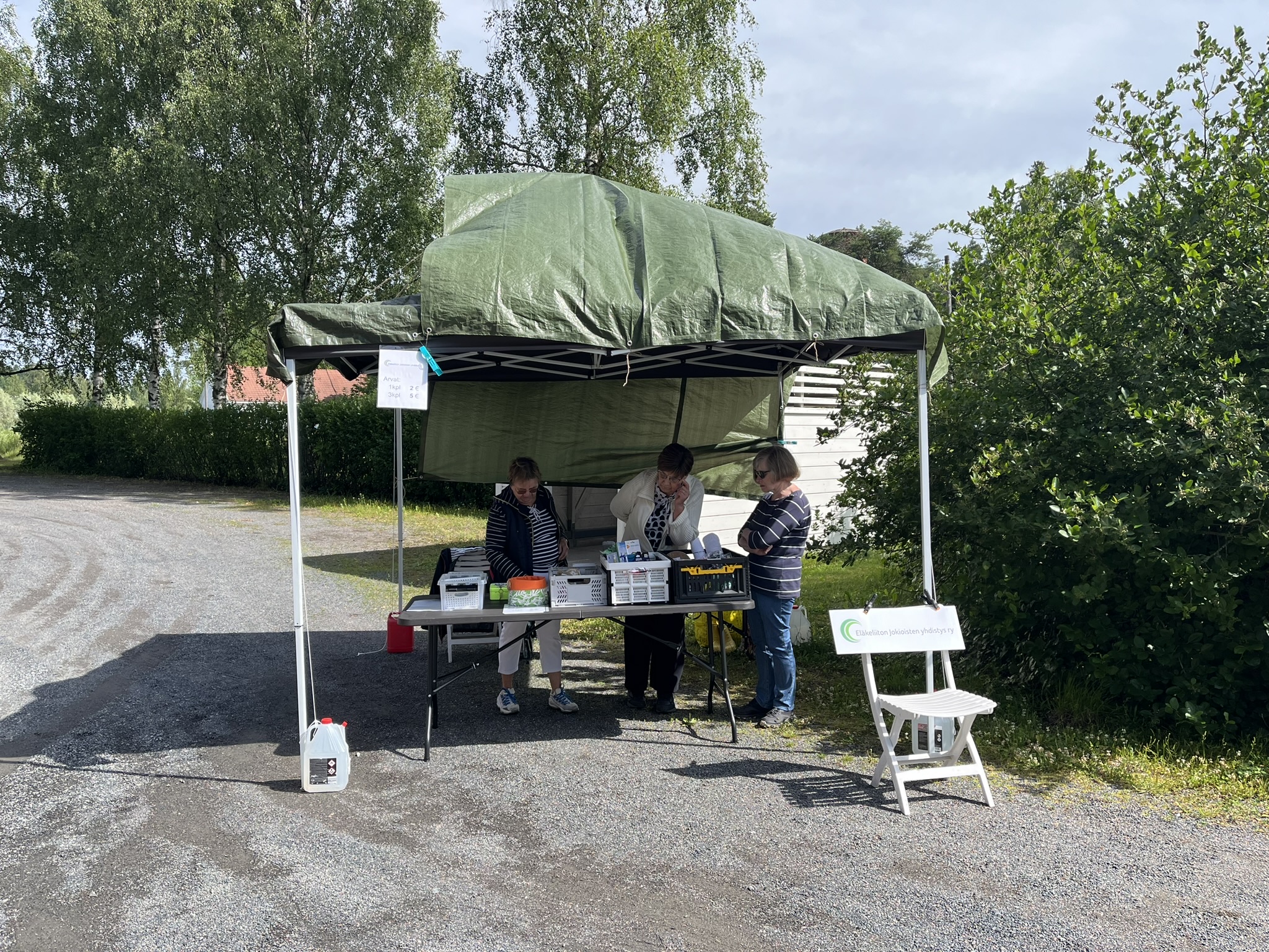 Toinen myyntipaikka lähempänä kulkukäytävää