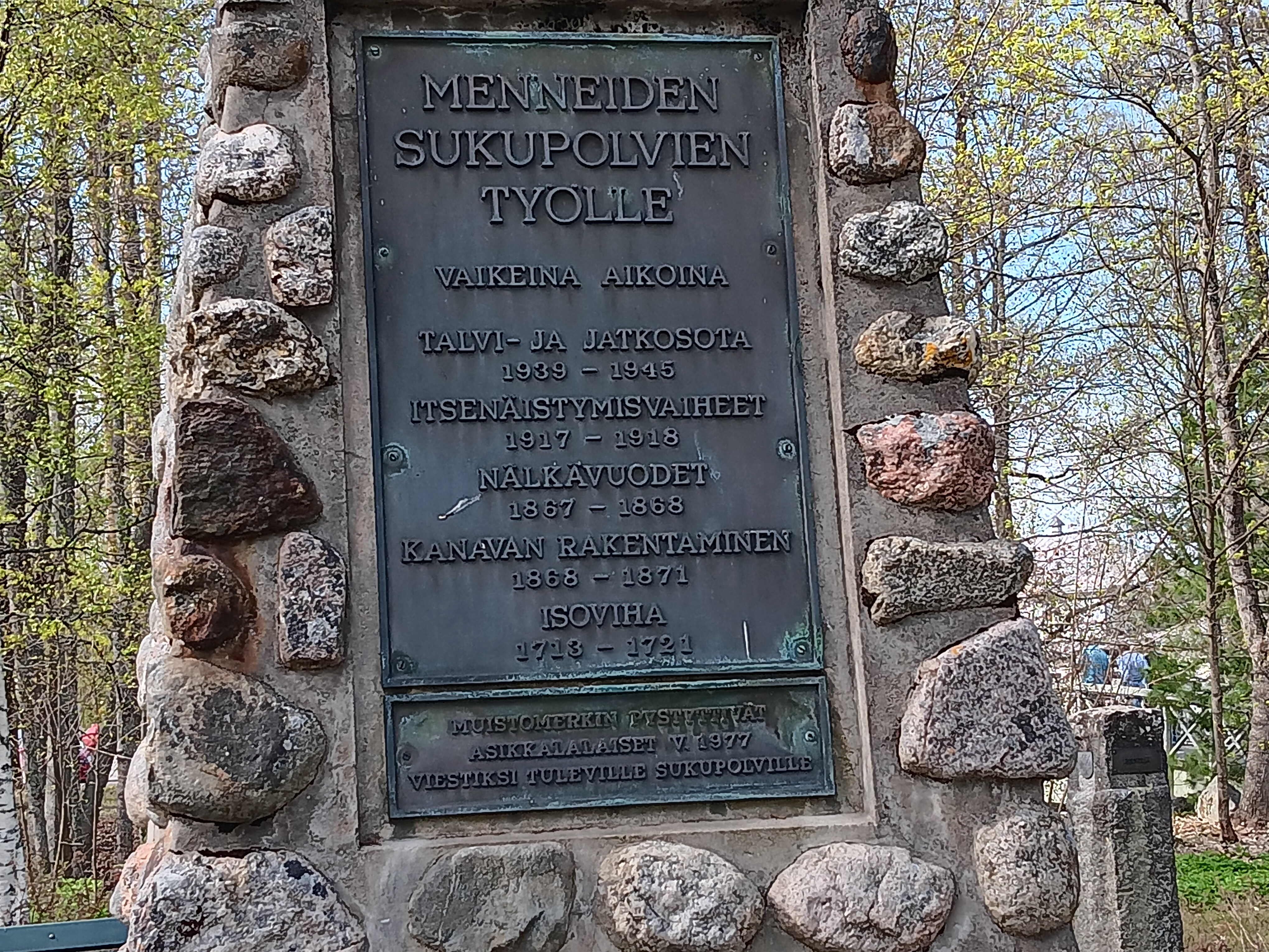 Patsas menneiden sukupolvien työlle
