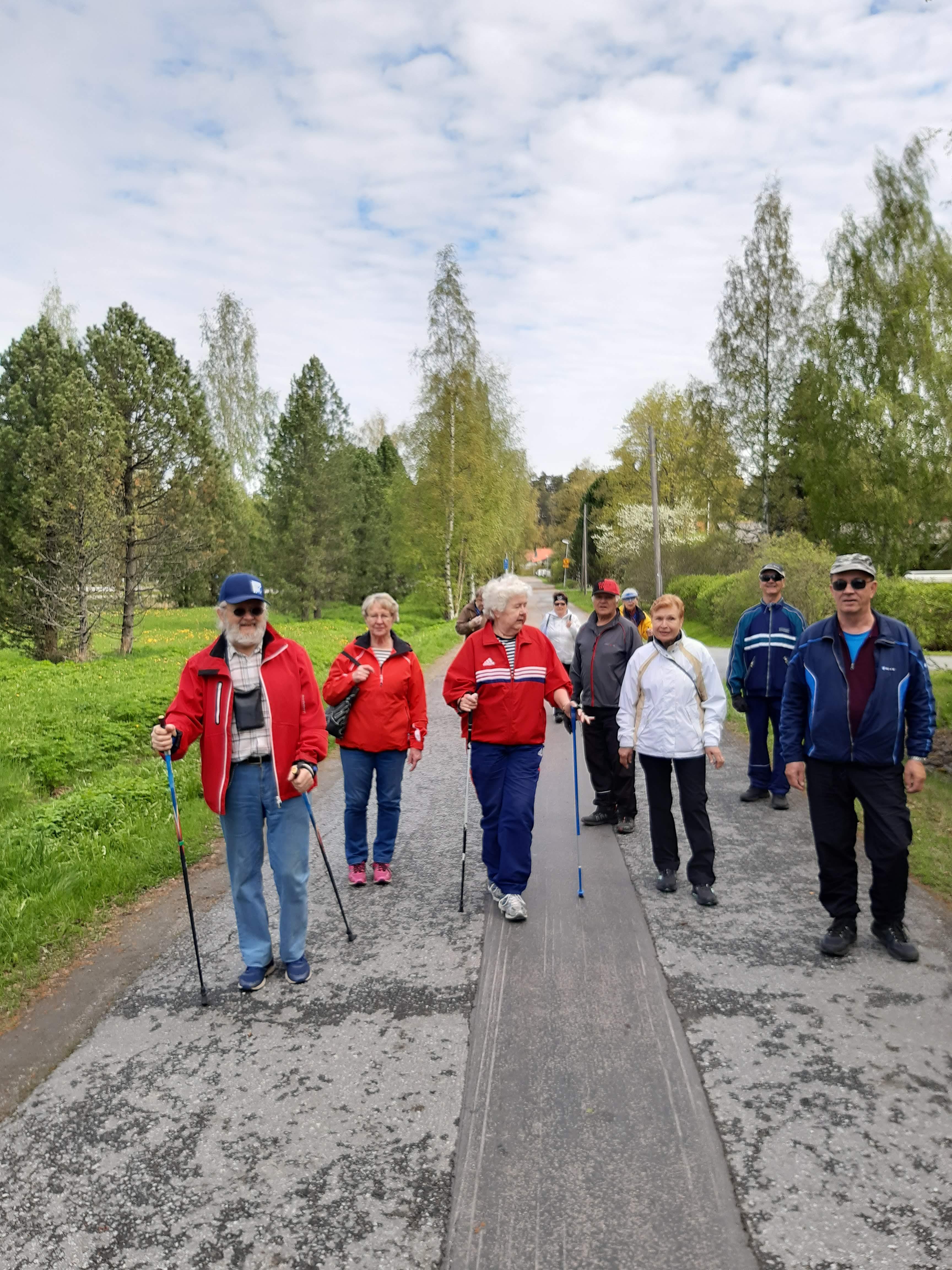 kävelijät vauhdissa