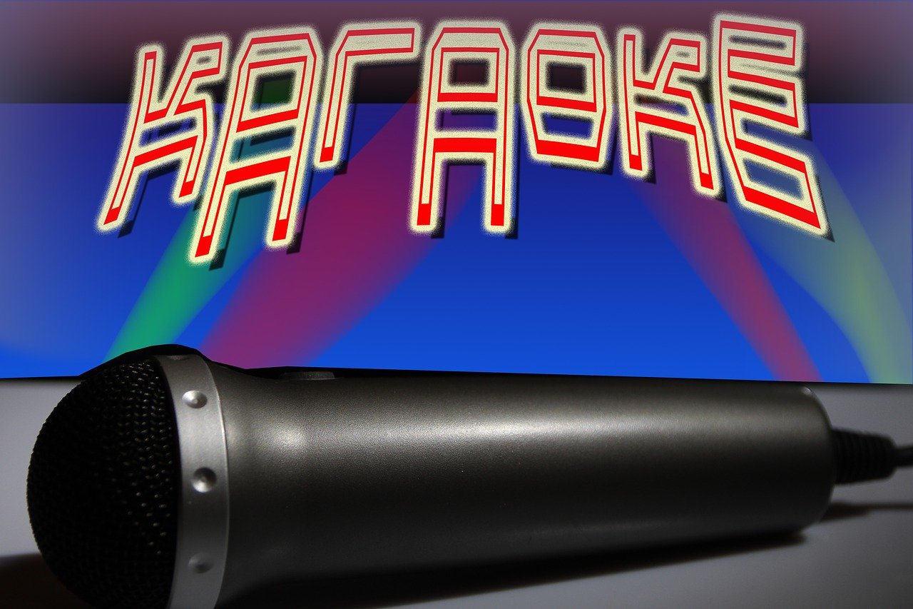 Karaoke mikrofoni ja teksti