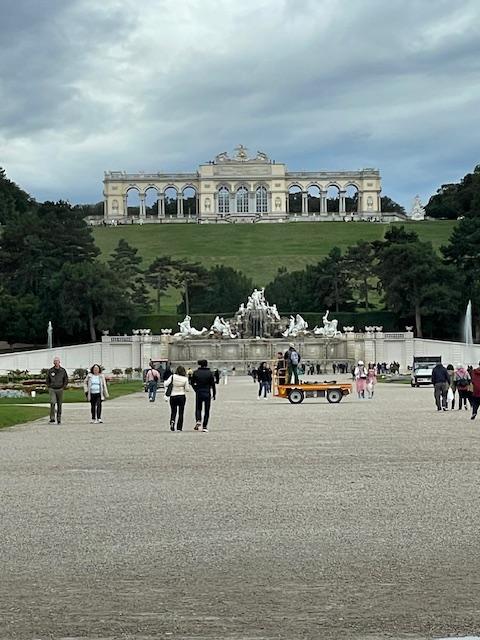 Schönbrunnin palatsin puistoa