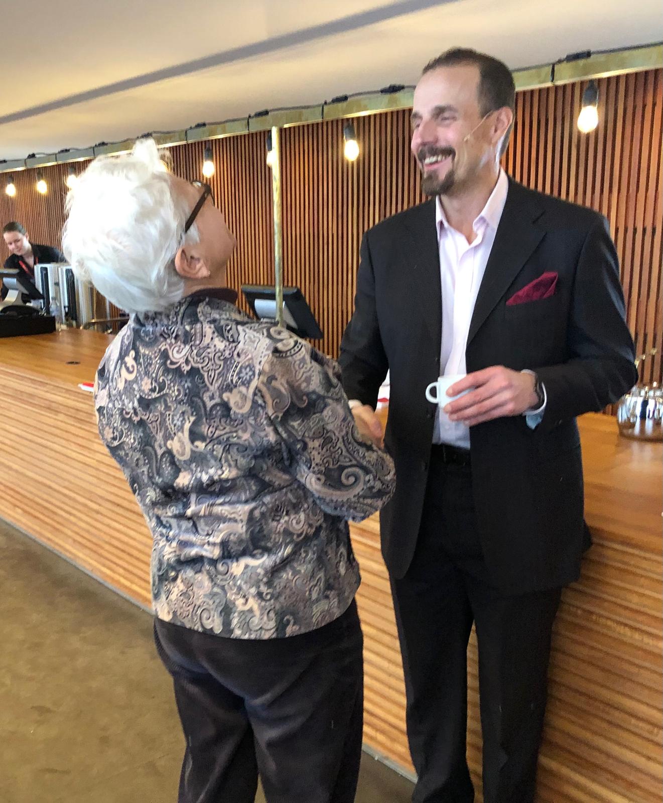 Ilo ylimmillään, kun harvoin pääsee ihan kahden kesken juttelemaan esiintyjien kanssa.