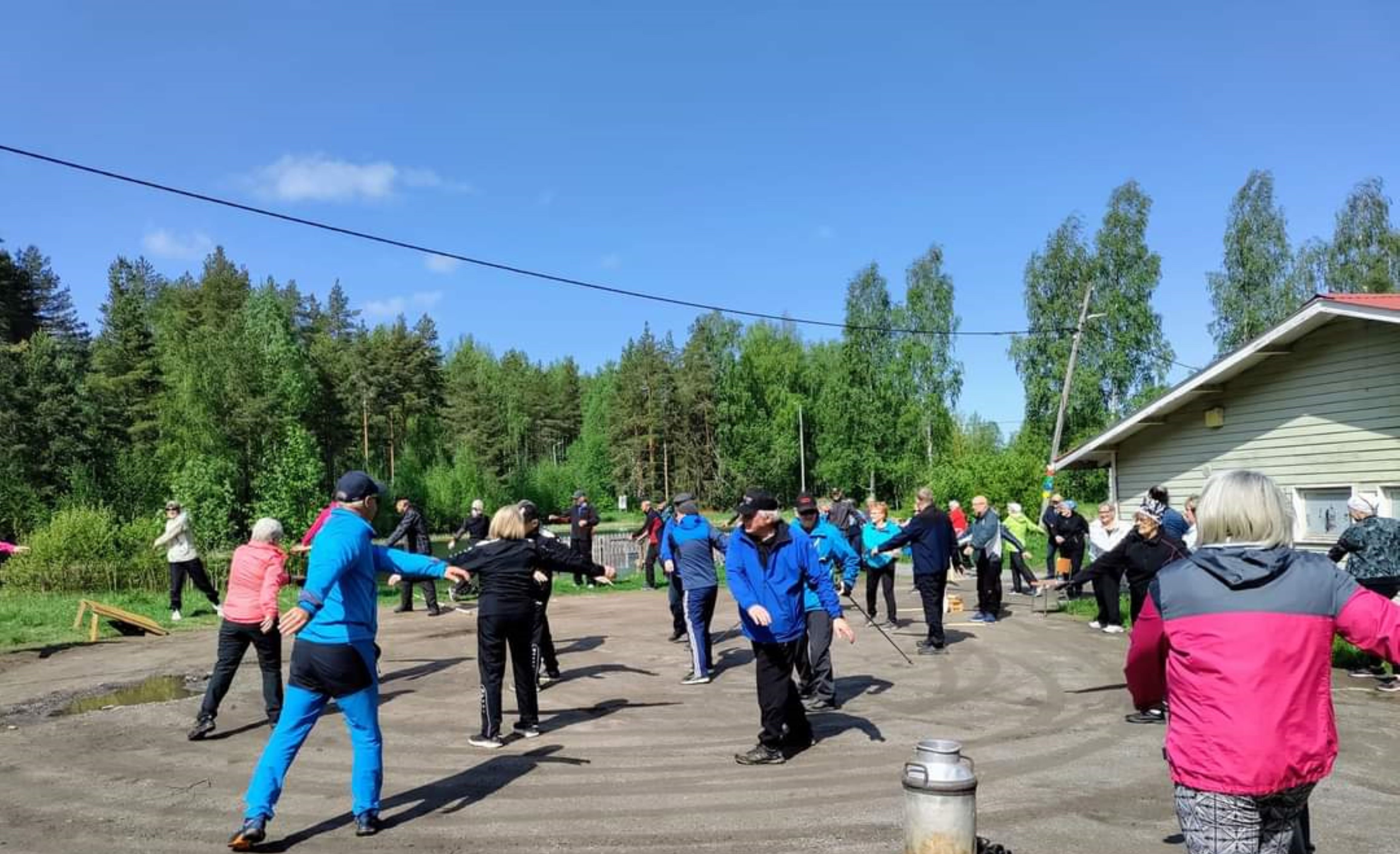ihmiset alkujumppa luonto