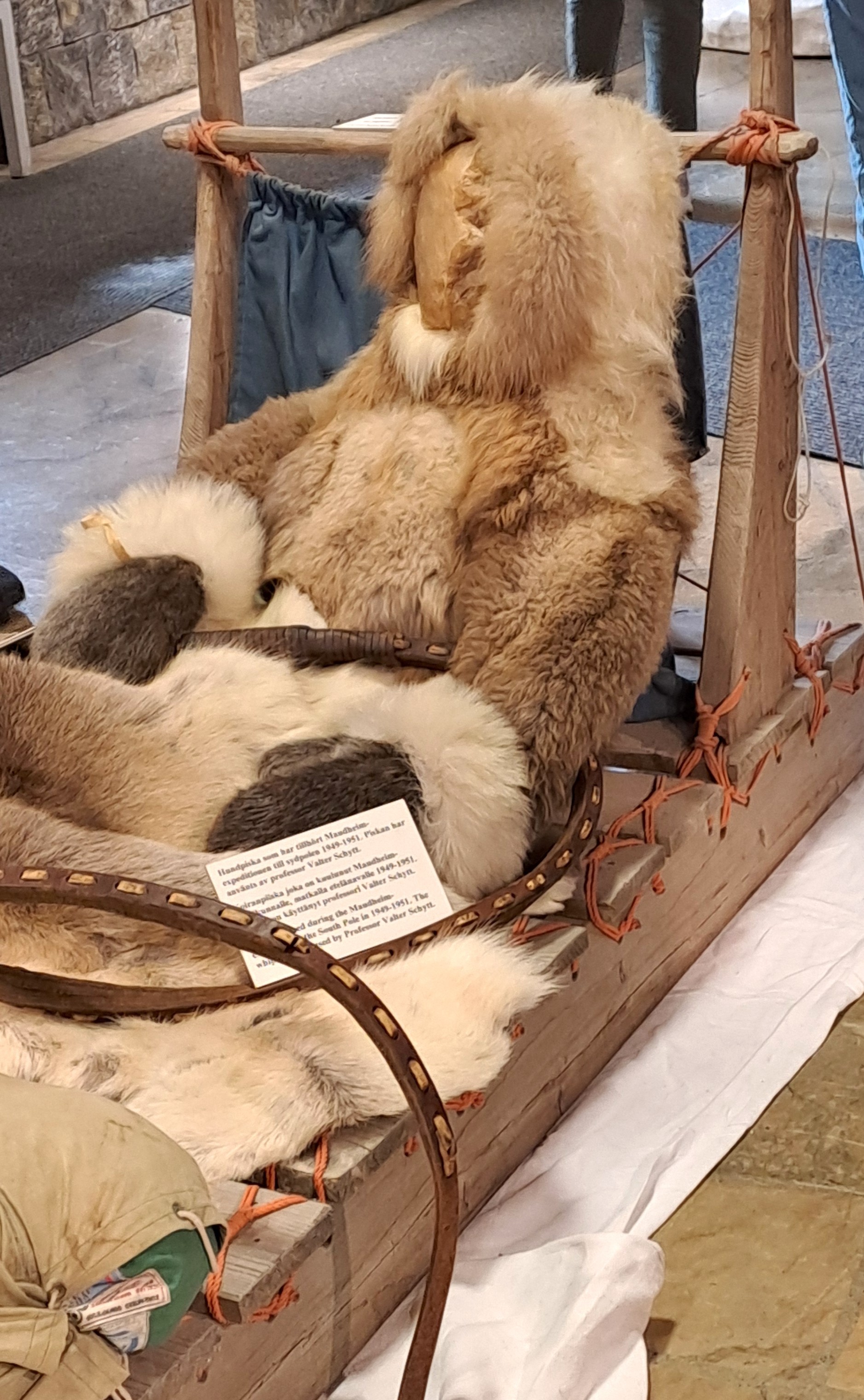 Naparetkeilijä varusteineen