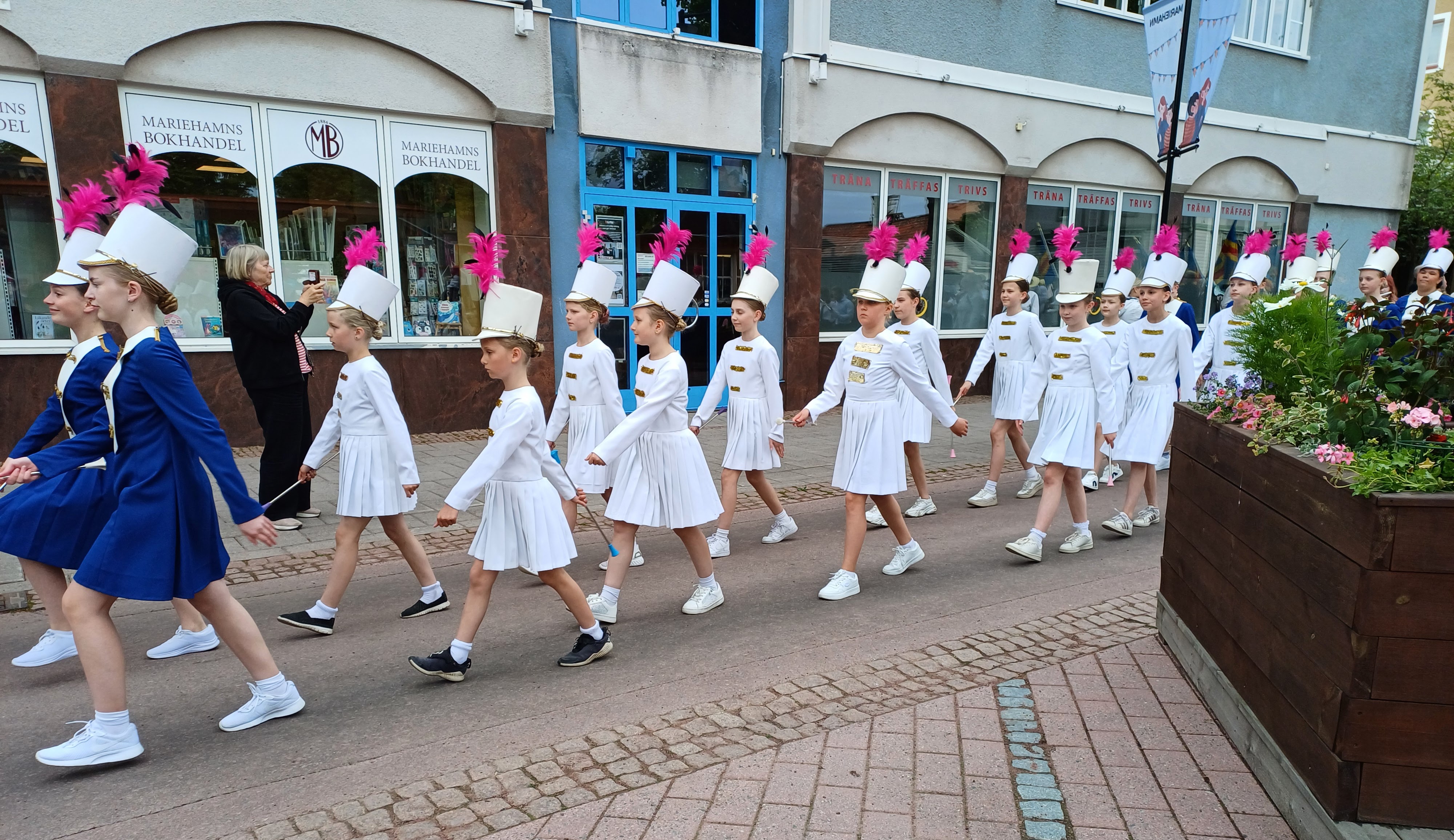 Tyttöjen marssiesitys