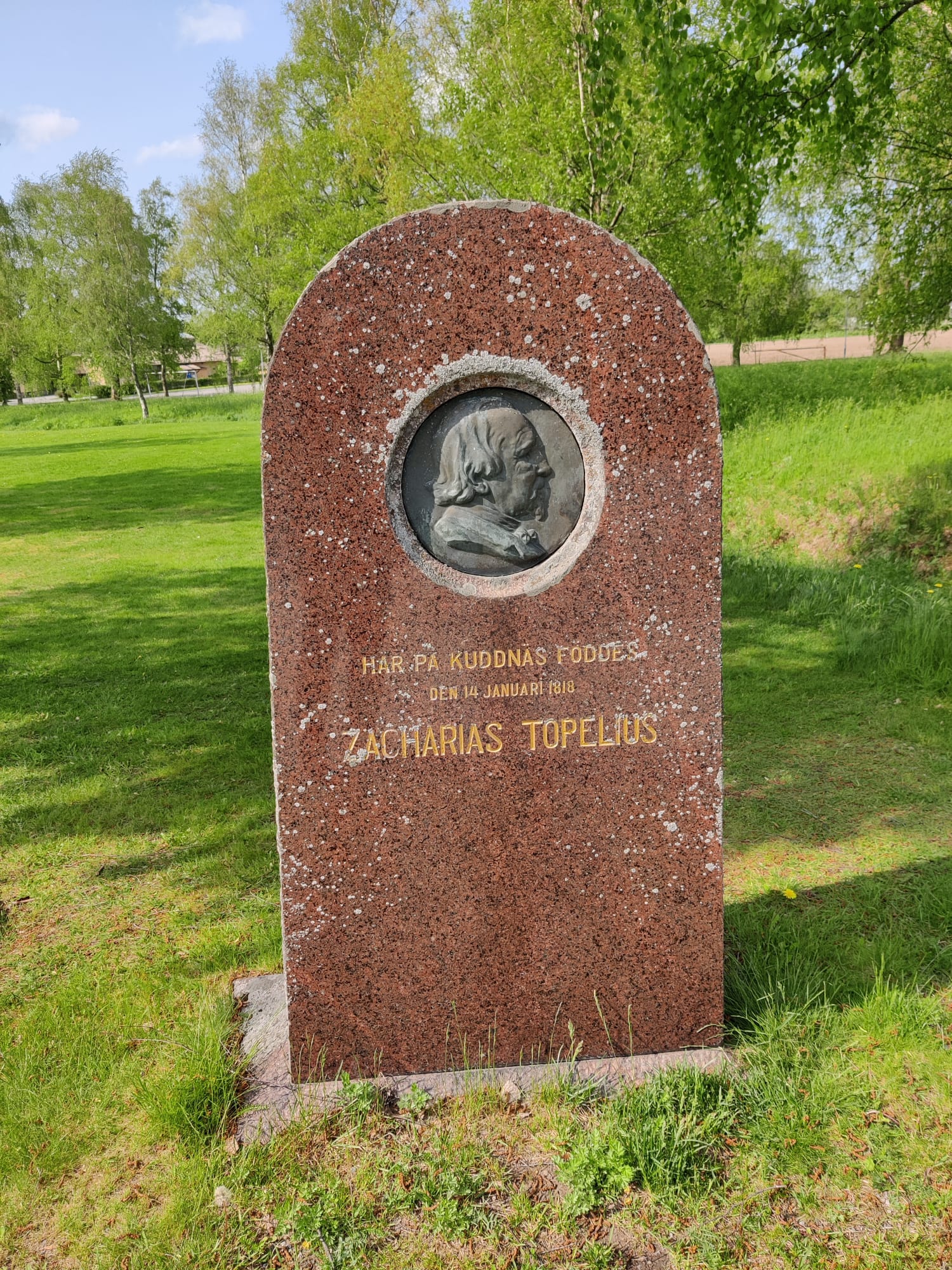 Topelius muistomerkki