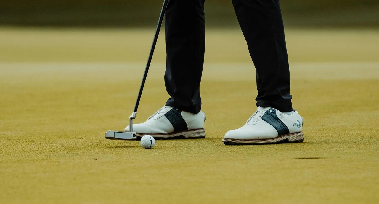 golfpallo ja maila