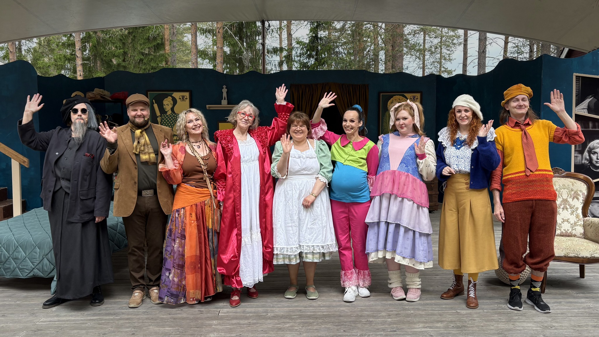 näyttelijät lavalla kalajoen kesäteatterissa