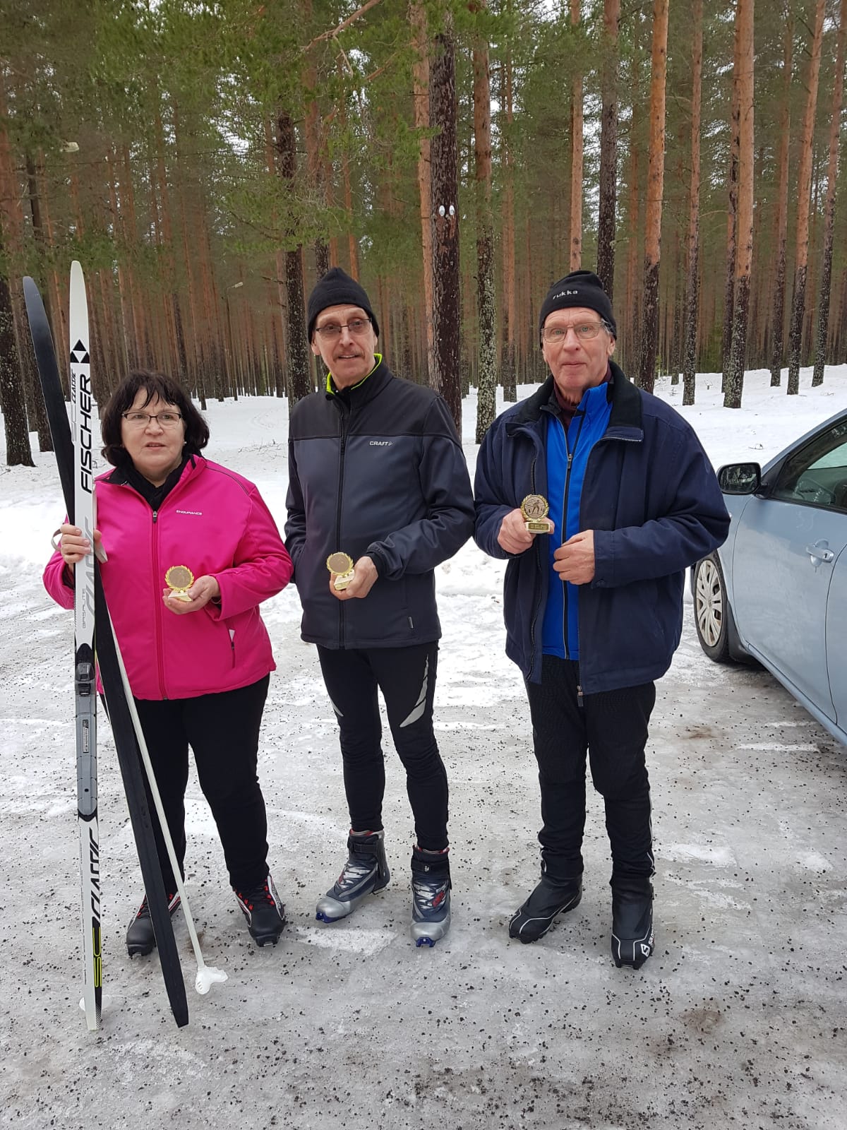 Palkitut hiihtäjät Teuvalla piirinmestaruuskisoissa