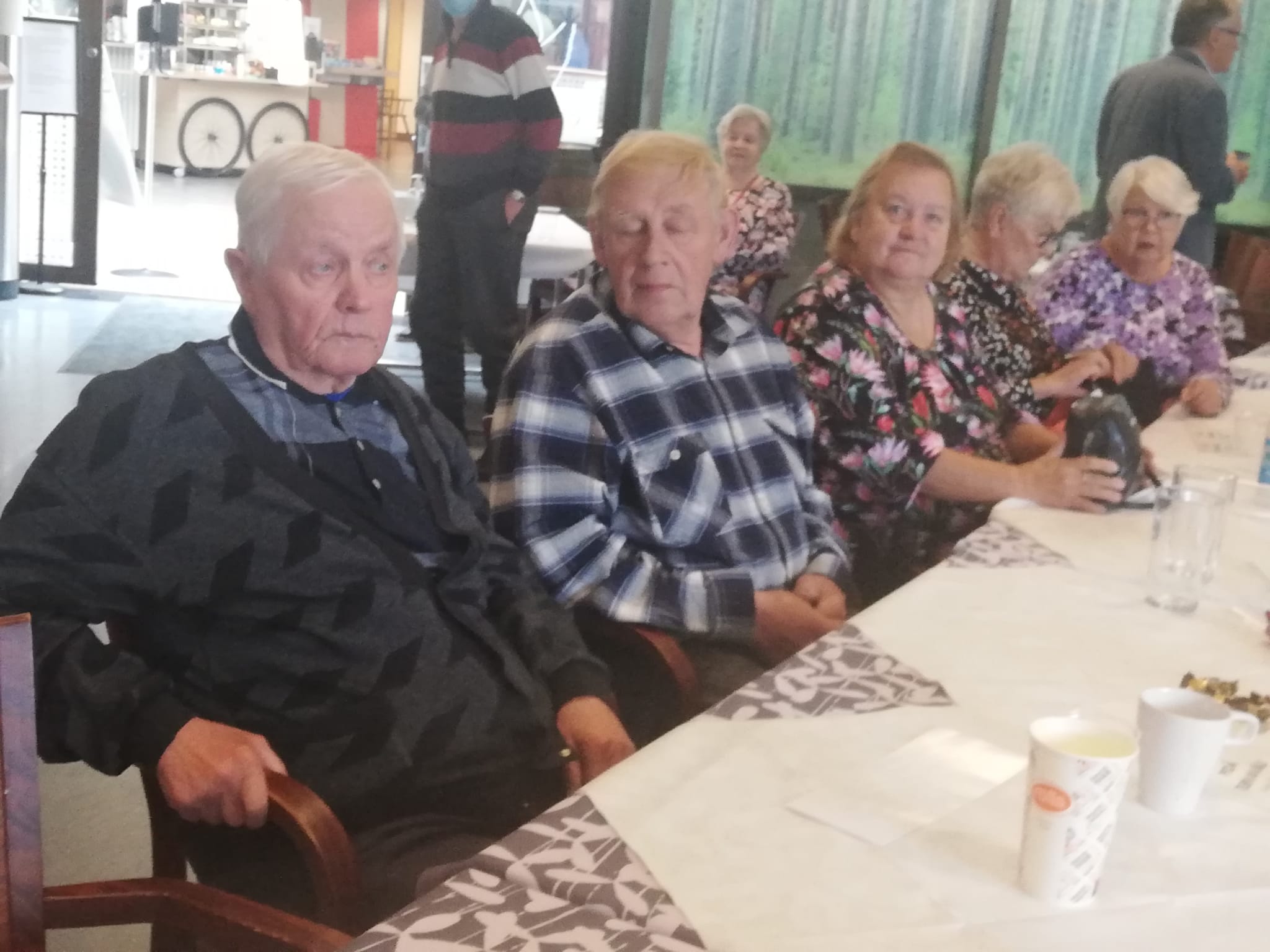Karaokeyleisöä Härmän kuntokeskuksessa