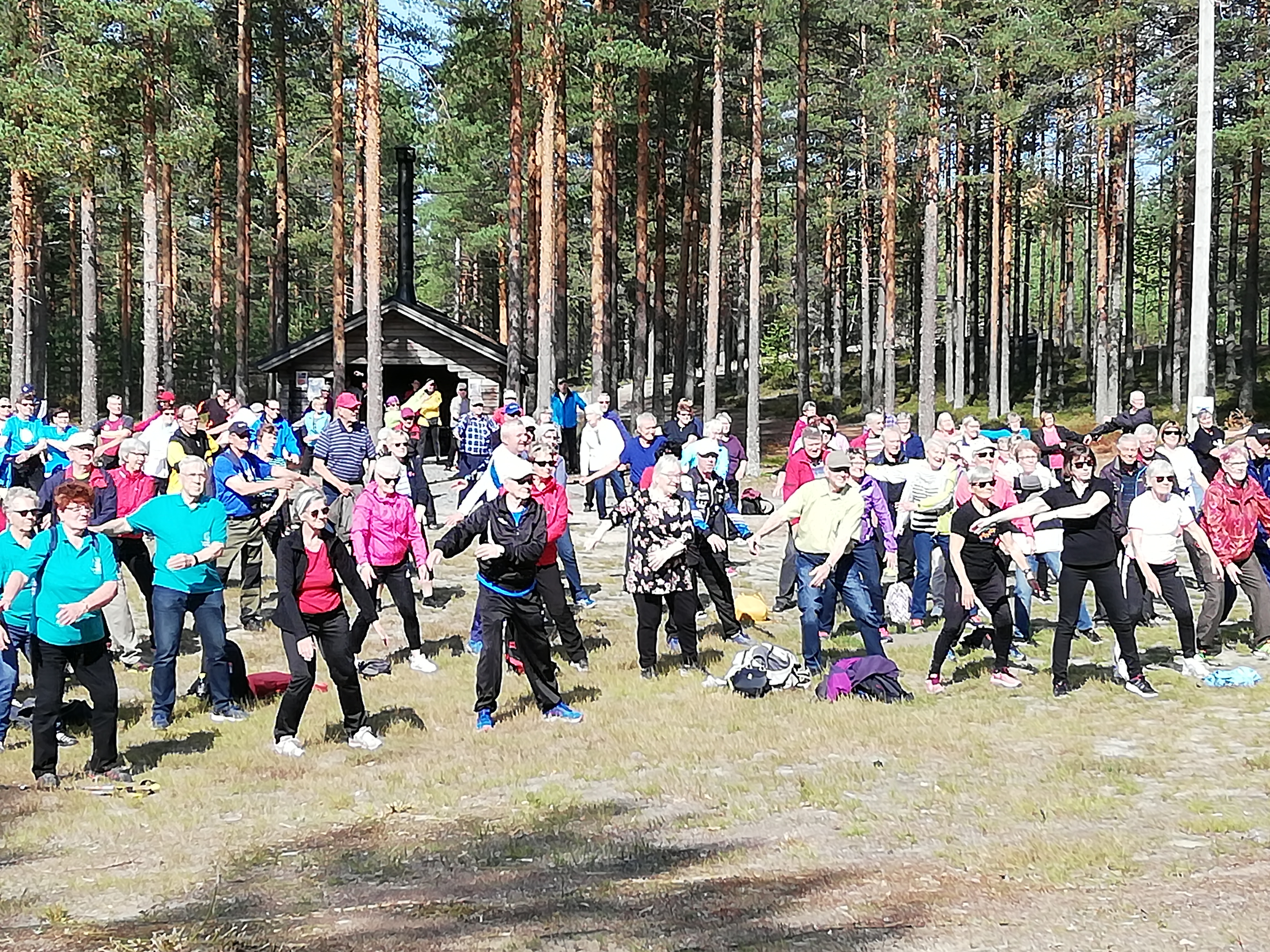 Luontoliikuntapäivän 22.8.2019 Valkealammmilla alkujumppa