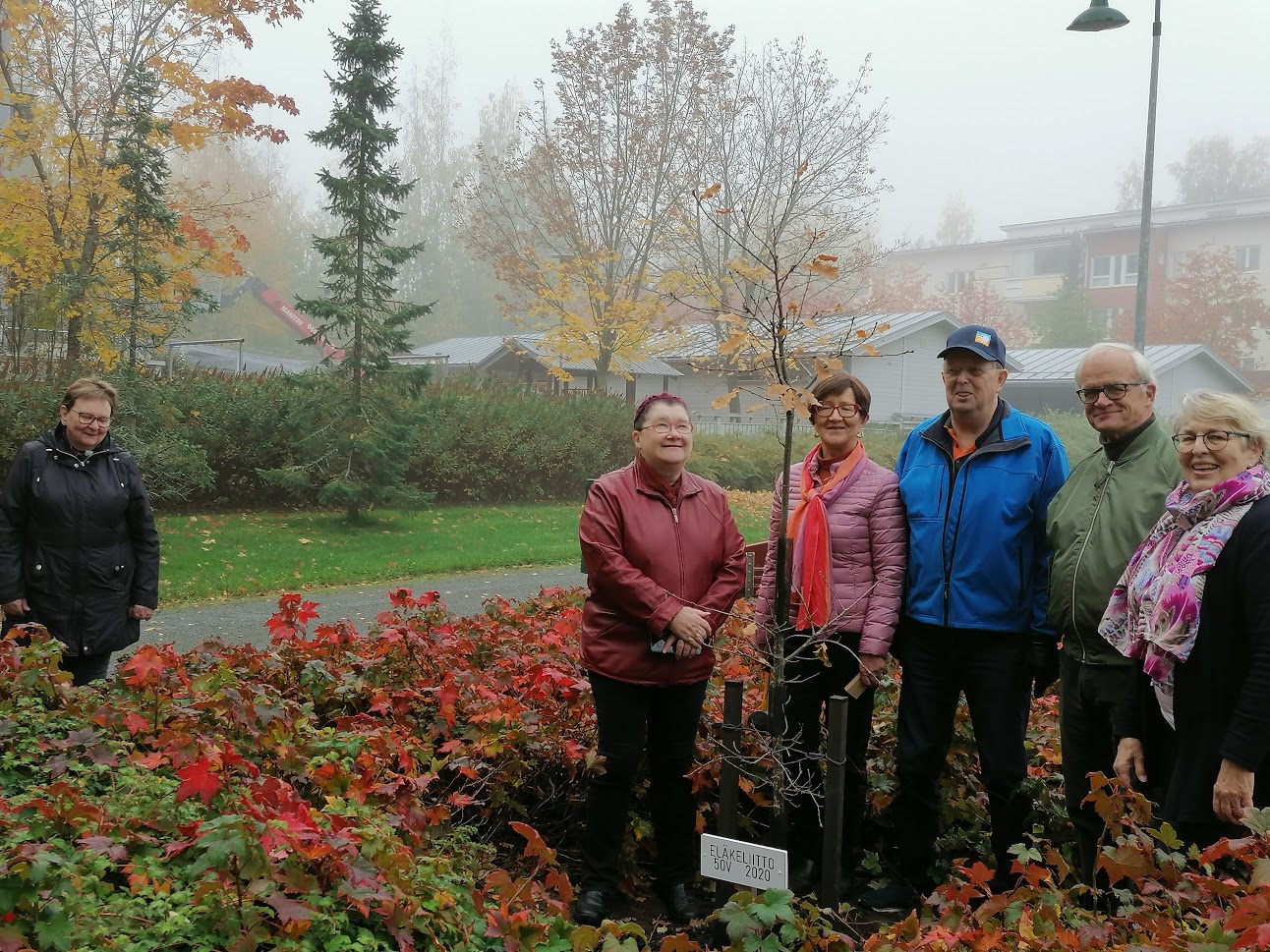 Tammen istutusporukkaa 1.10.2020