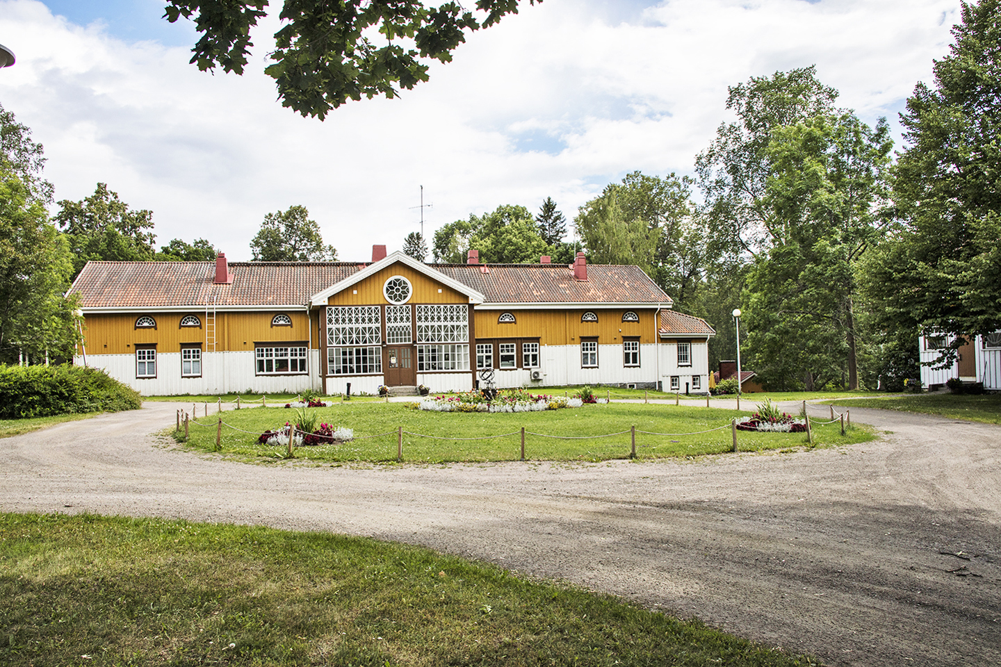 Lepaan kartanon päärakennus