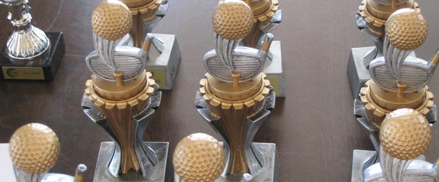 EL EP:n piirin golfkisojen palkintopöytä
