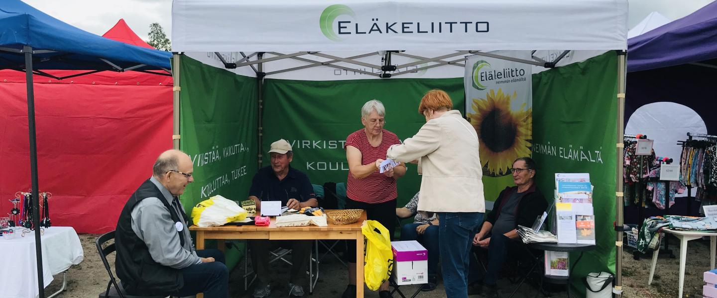 Yhdistyksen teltta Jokipiin markkinoilla