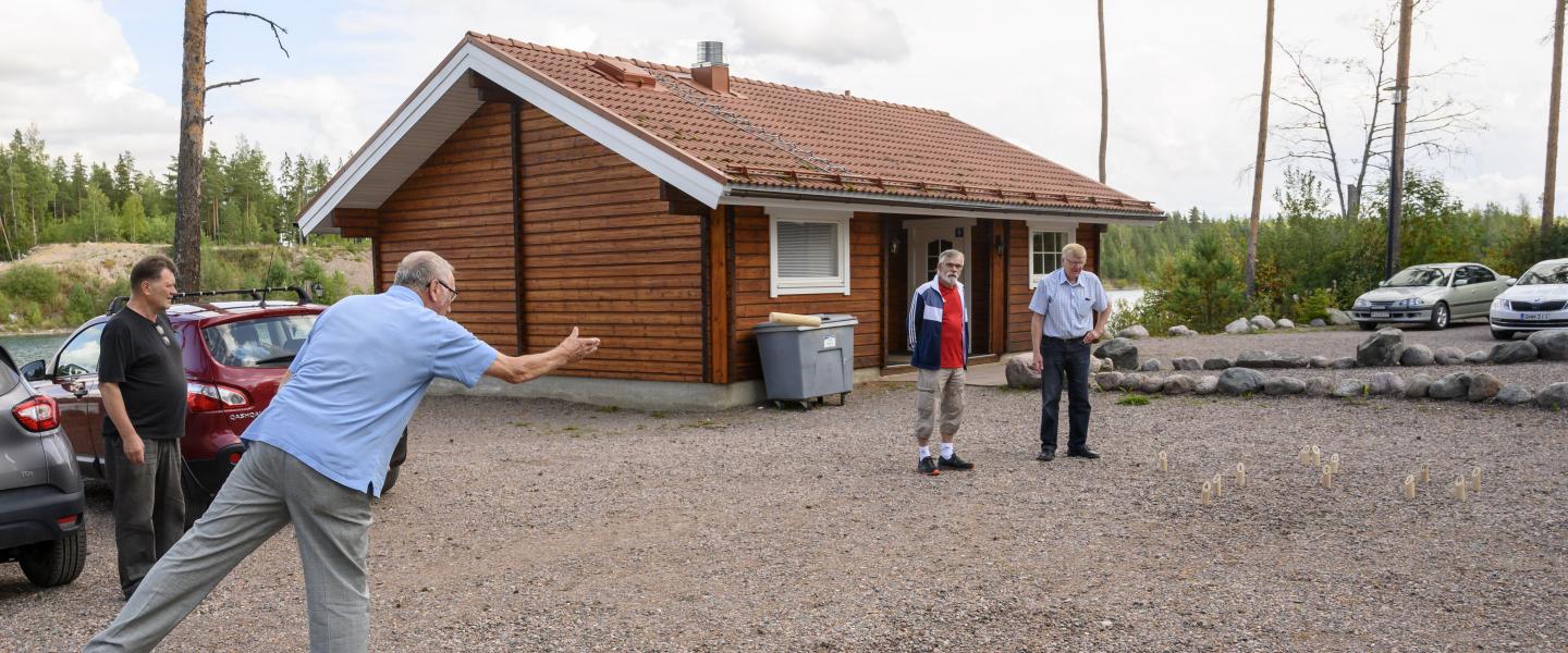 Mölkkyä pelattiin Saunapäivässä Melliläjärvellä