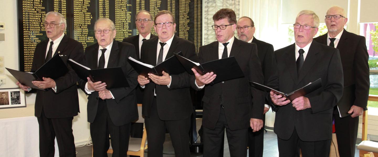 kuoromusiikkia muistotilaisuudessa