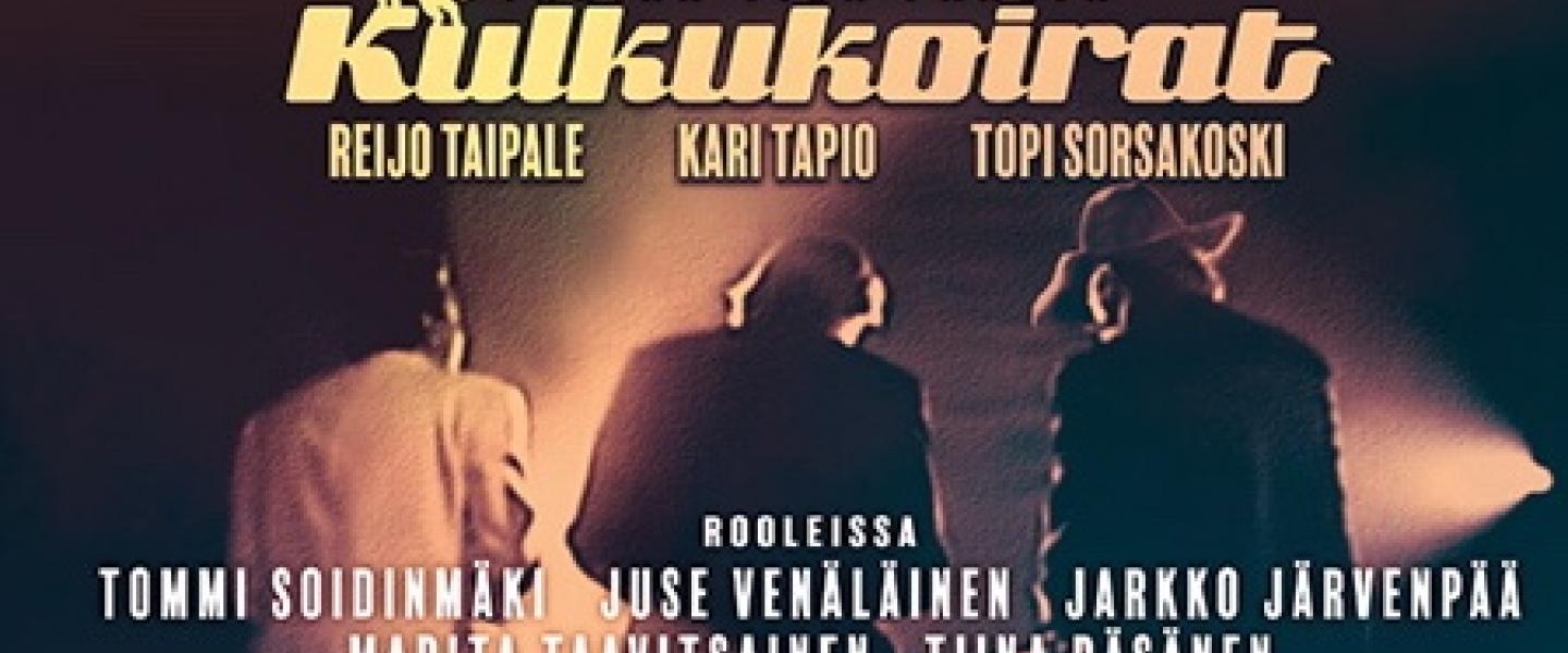 Näyttelijöitä kuvattuna takaapäin