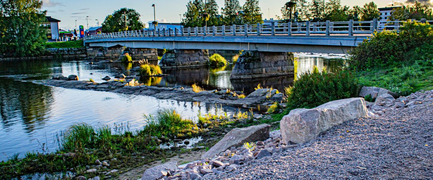 Ylivieskan silta kesällä kuvattuna